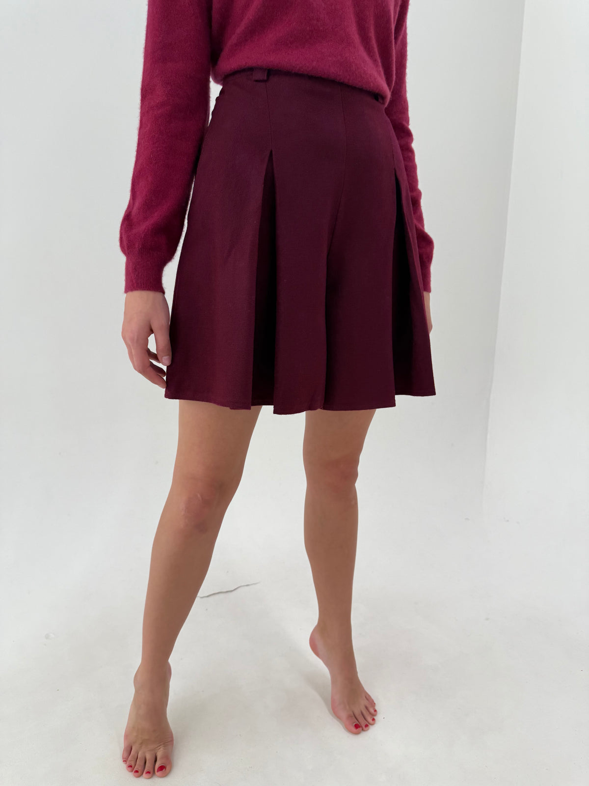 Fustă vintage plisată burgundy mini din lana extafina cu talie ultra înaltă