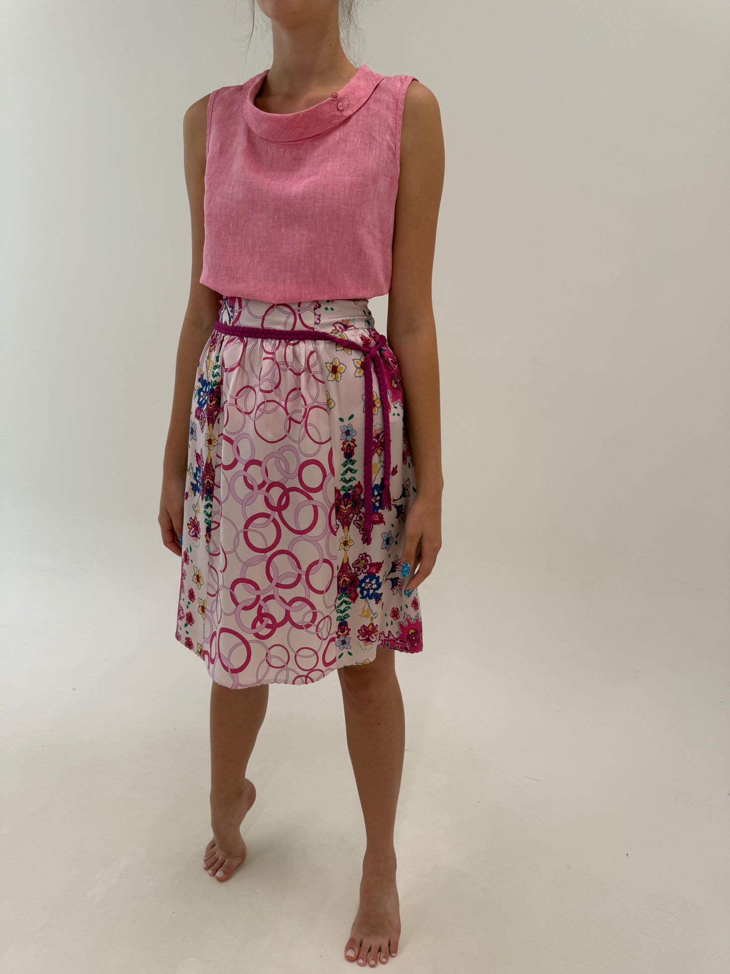 Fustă în croi chic cu print magenta cu talie ultra înaltă din twill satinat