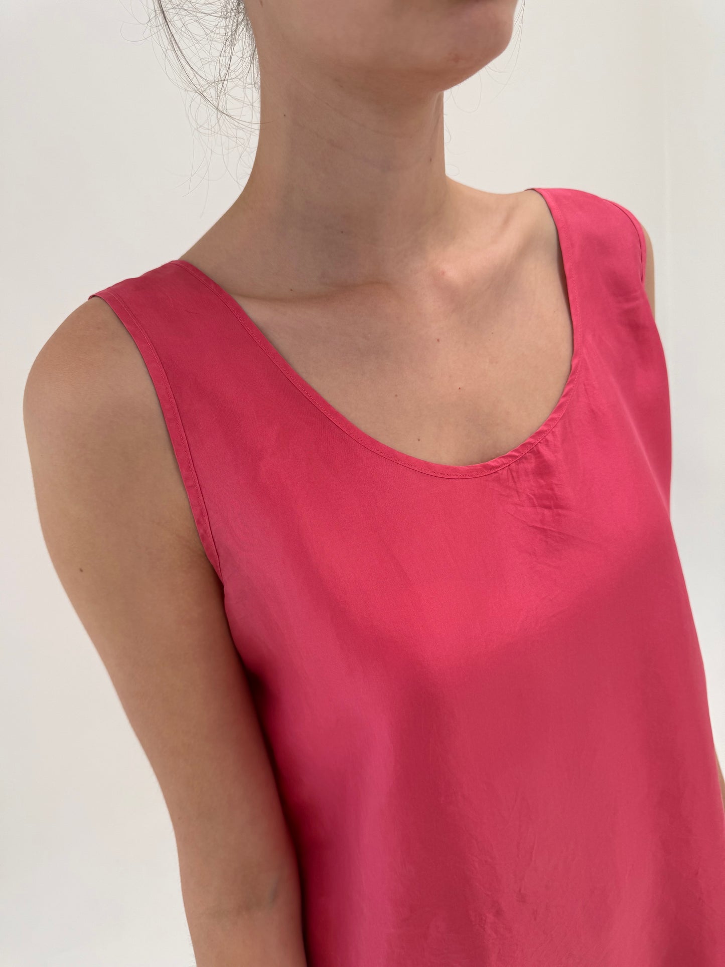 Top din mătase naturală flamingo pink in croi minimalist