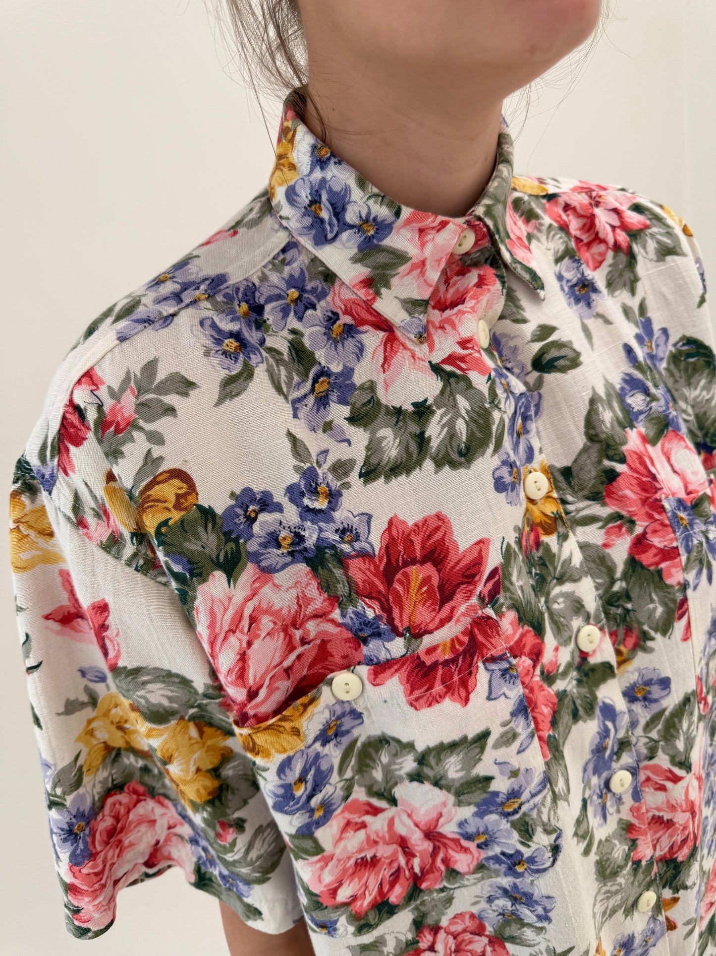 Cămașa vintage din pânză cu print floral superb