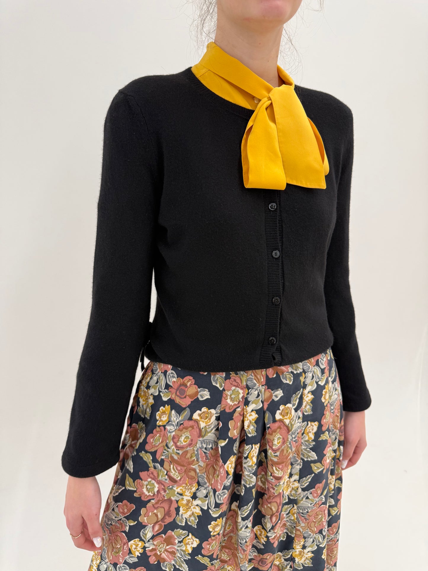 Cardigan RedValentino negru din lanita foarte subțire ultra fină