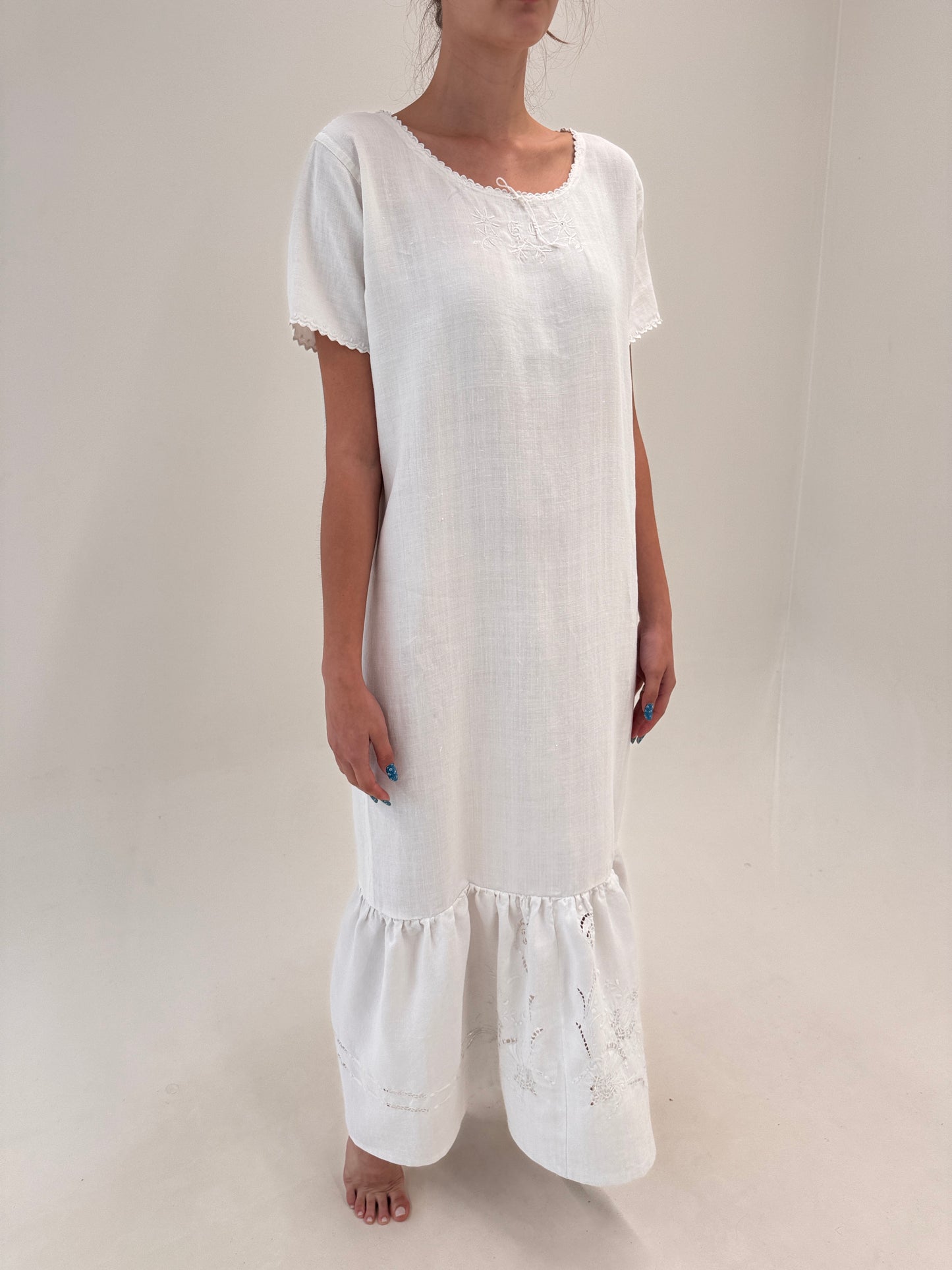 Rochie maxi excepțională din pânză de in cu broderie manuală delicată