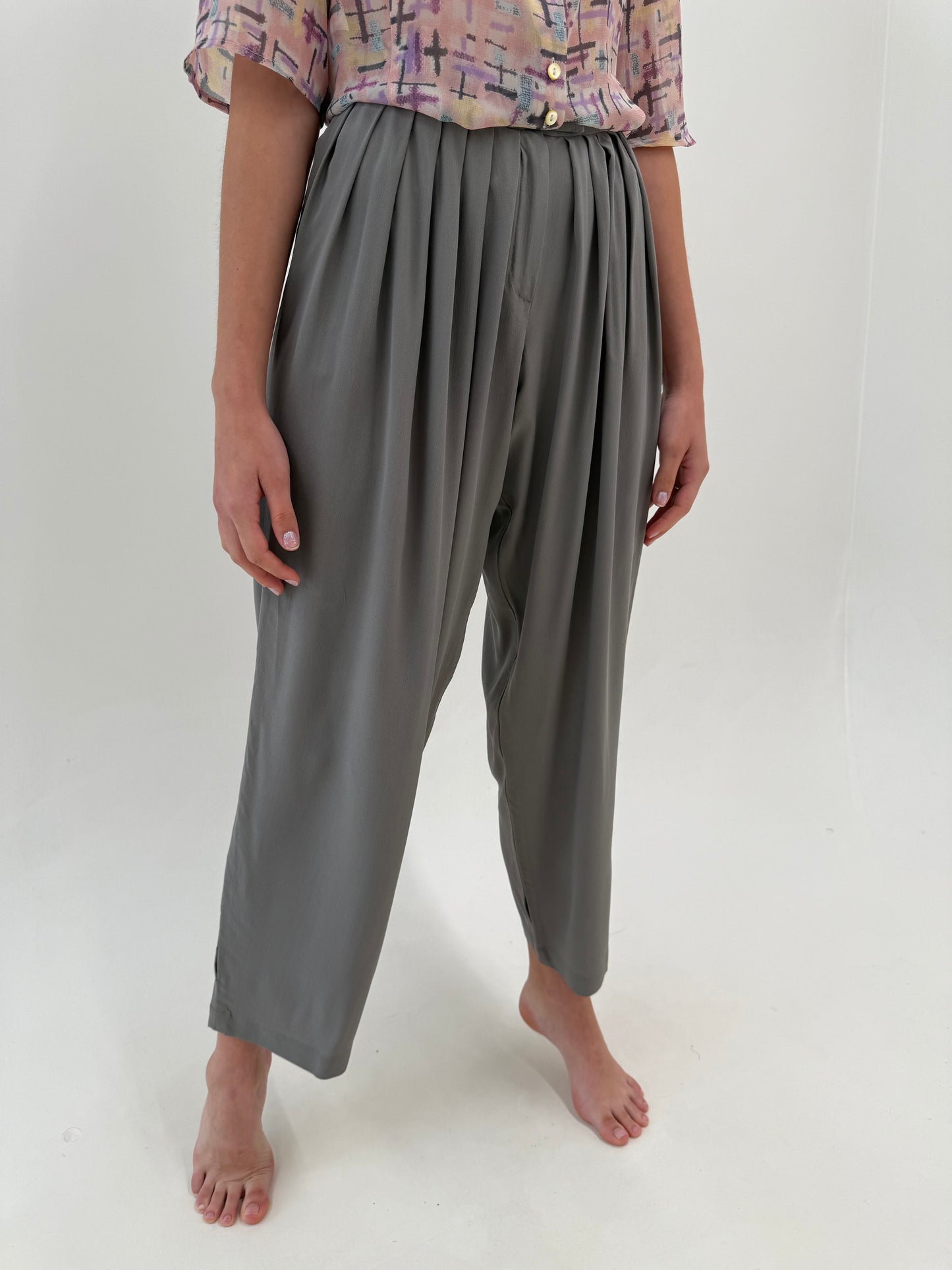 Pantaloni super drapați de designer din mătase naturală cu talie înaltă