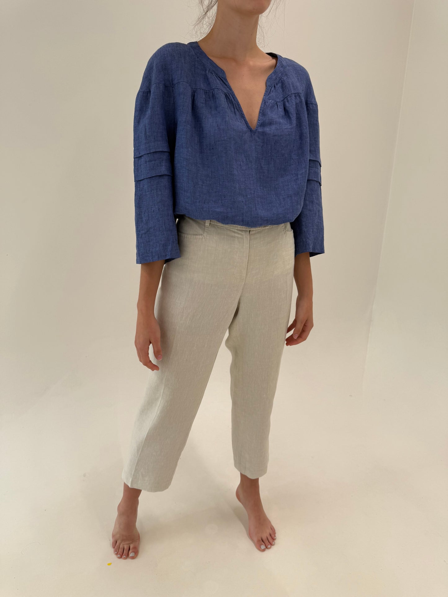 Pantaloni sand nude din in în croi clasic