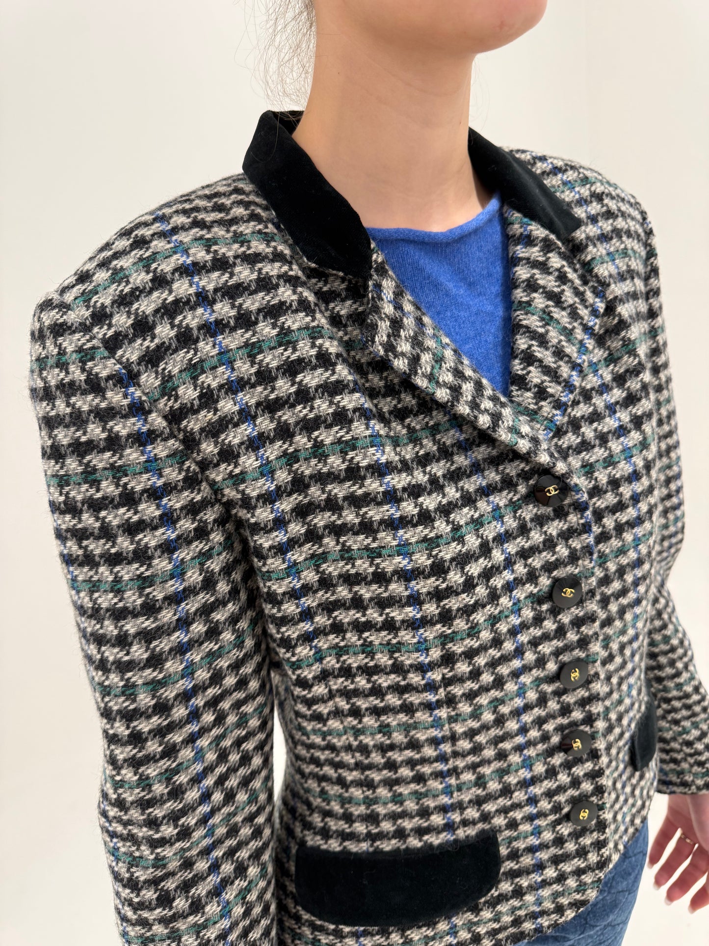 Sacou vintage cambrat din tweed pied de coq în combinație clasică de culori