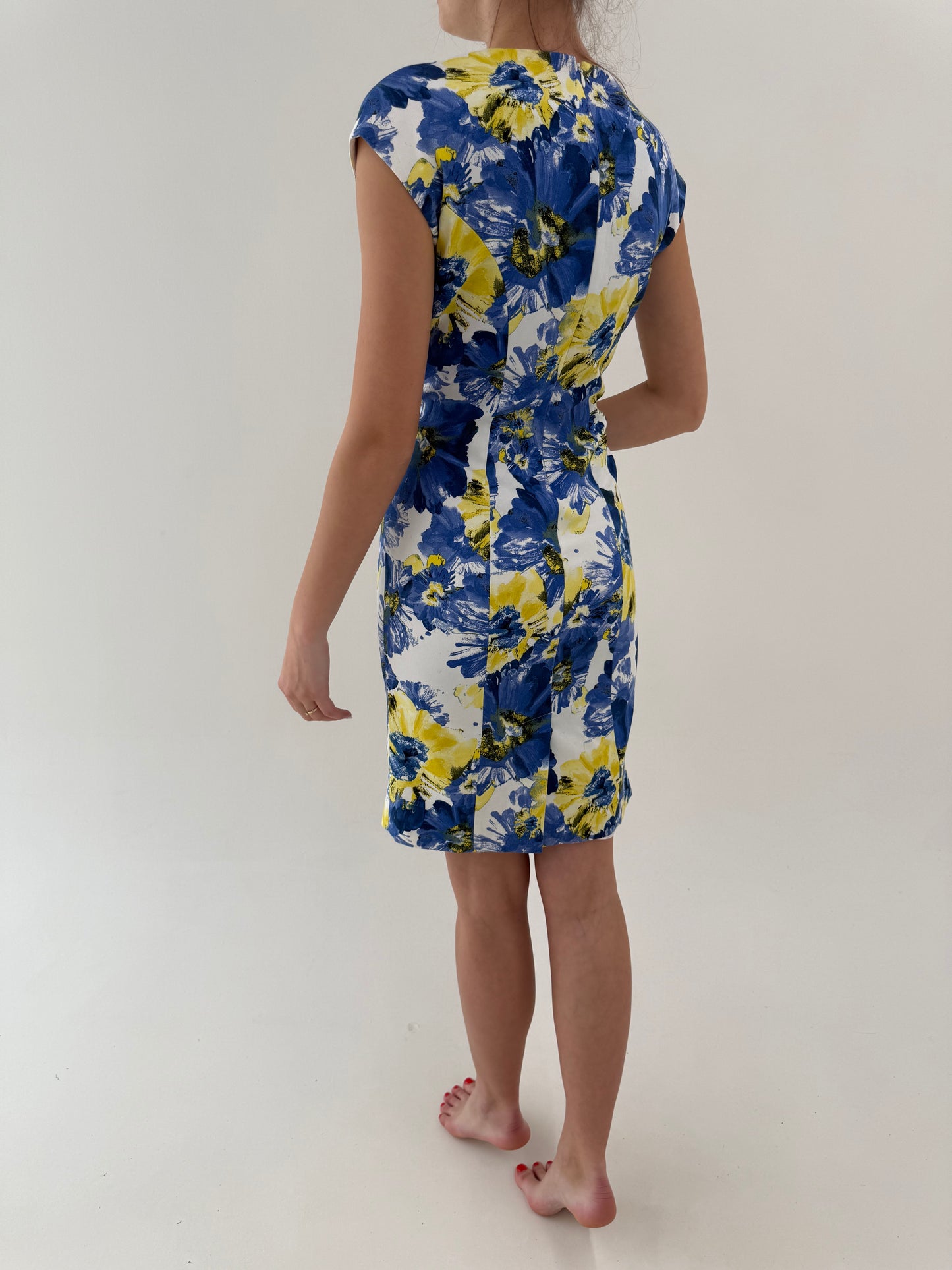 Rochie cu detalii fronsate și print floral stilizat din bumbac ultra confort