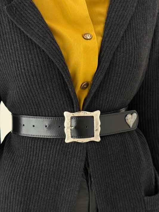 Centura din piele naturală groasă cu aplicații și feronerie argintie