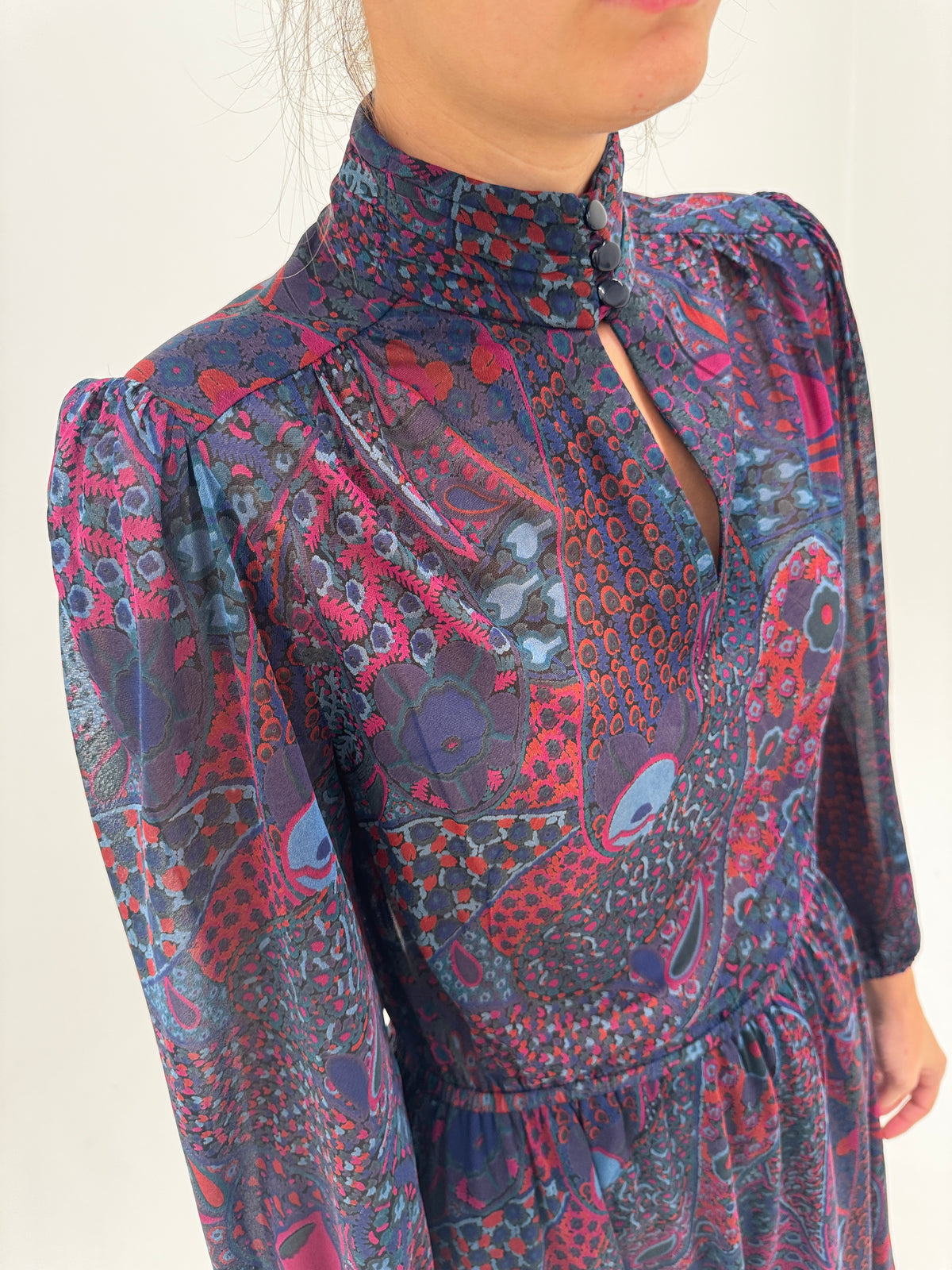 Rochie vintage în croi de ani 70 în combinație superbă de culori din jerse fin