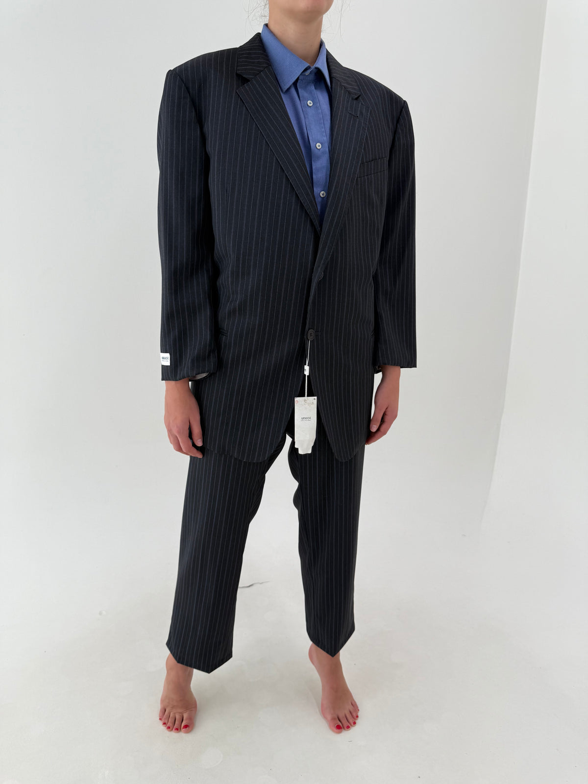 Costum Armani petite nou cu eticheta din lana excepțională cu dungi fine verticale
