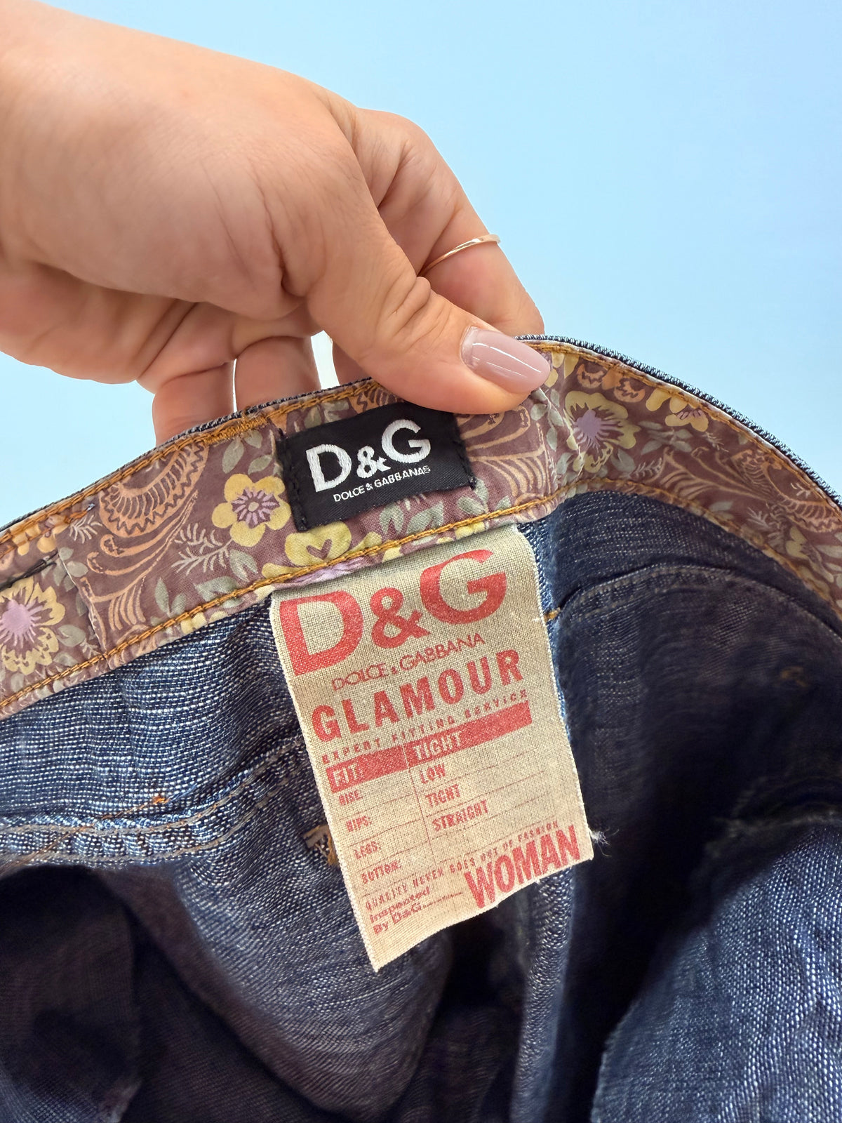 Jeans Dolce&Gabbana ‘Glamour’ straight leg in croi super revenit în trend
