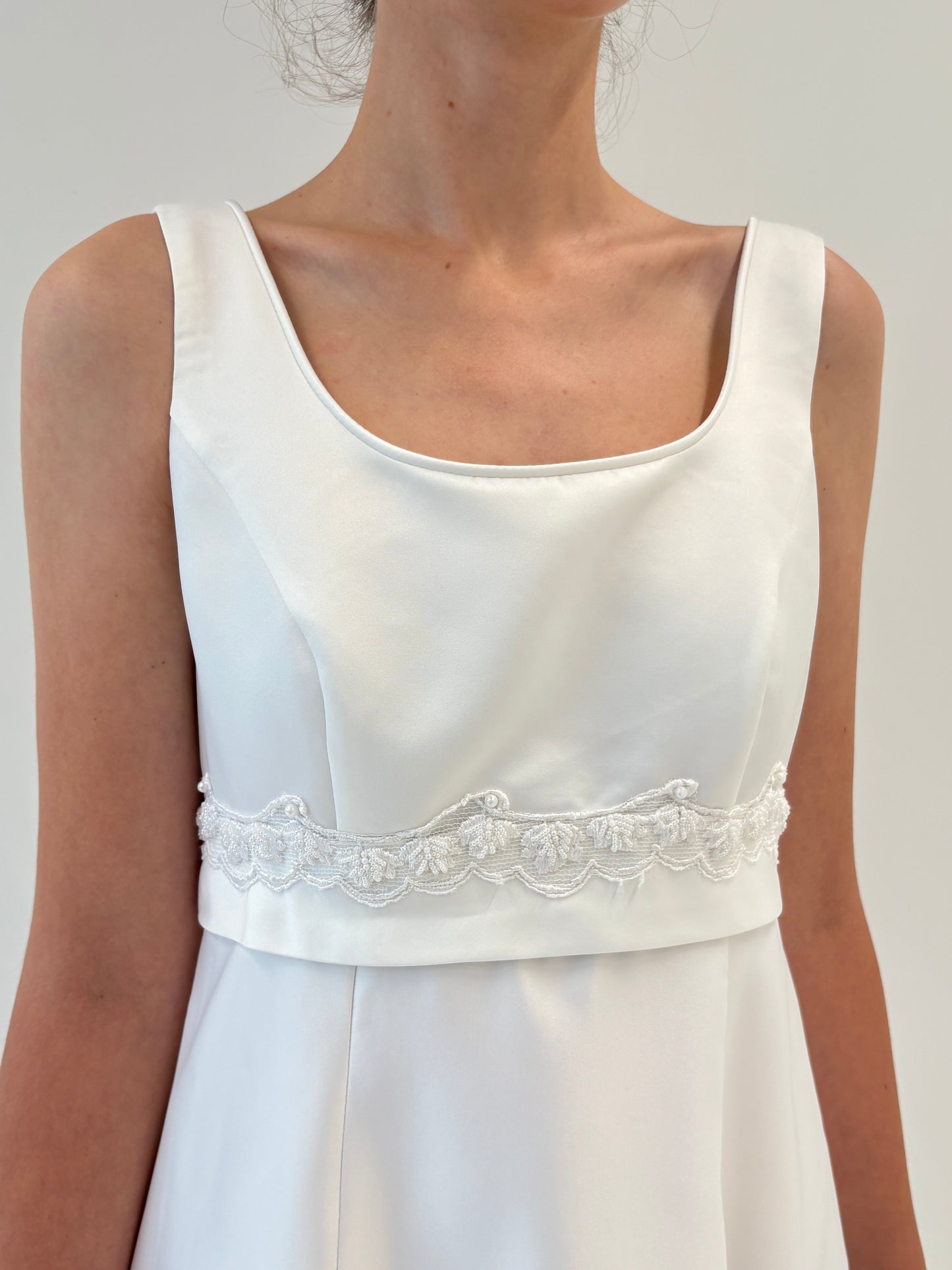 Rochie vintage de ceremonie cu aplicații manuale delicate și talie empire