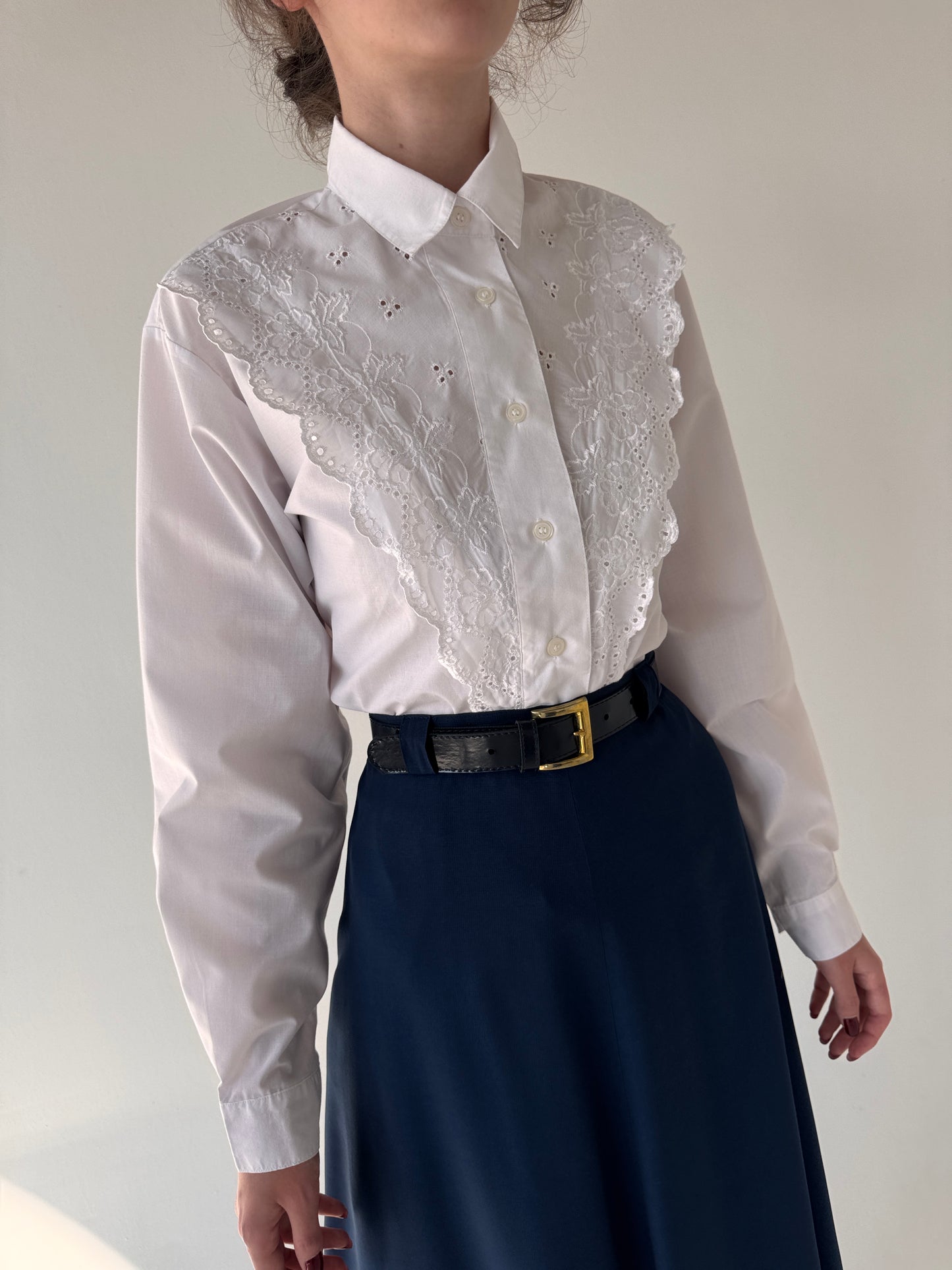 Cămașa vintage cu broderie anglaise din bumbac