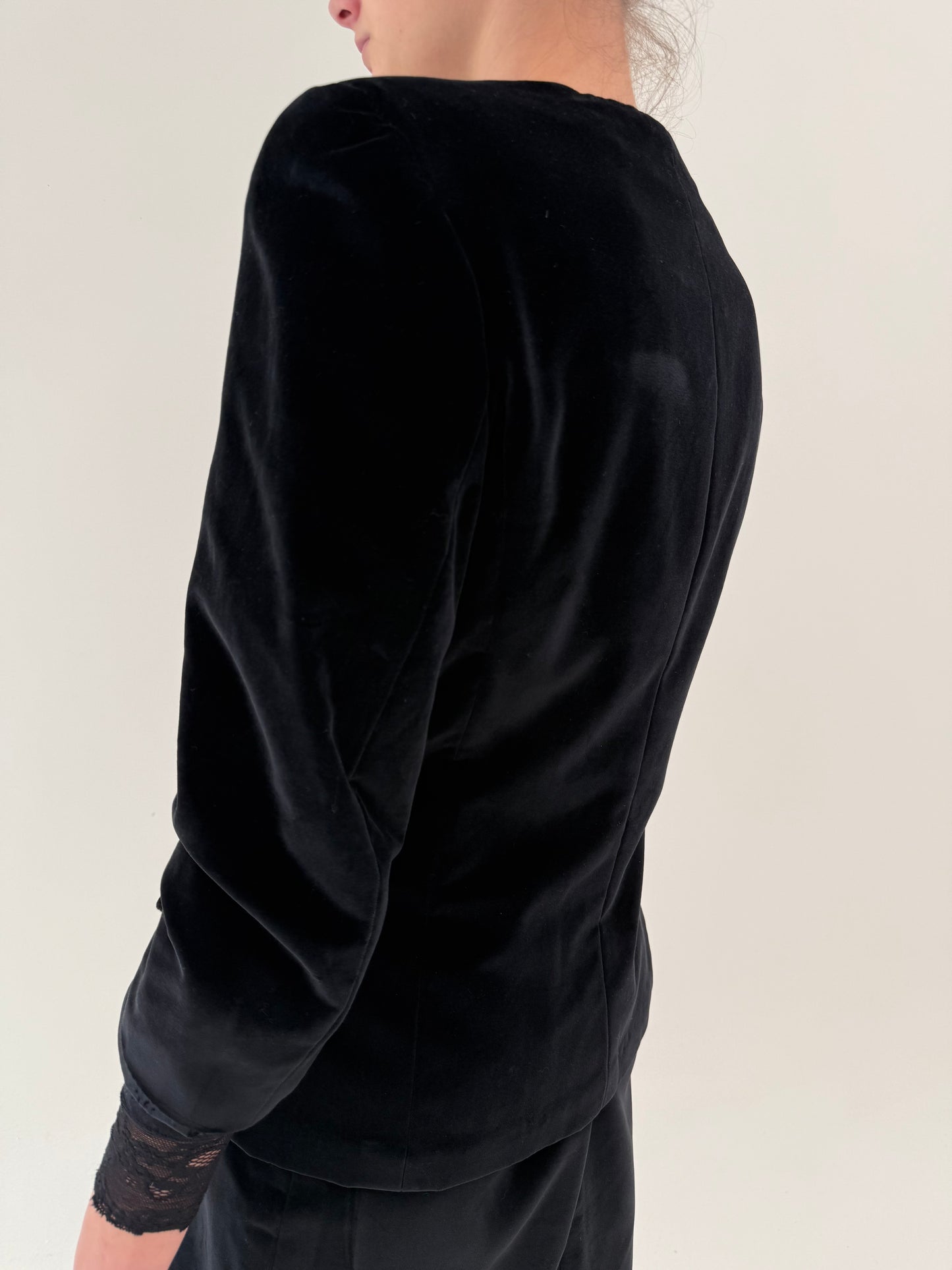 Deux piece vintage din catifea cu sacou cambrat asimetric de la zi la seară