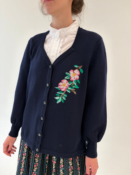 Cardigan vintage lucrat manual din lana extrafina merino de gramaj mare