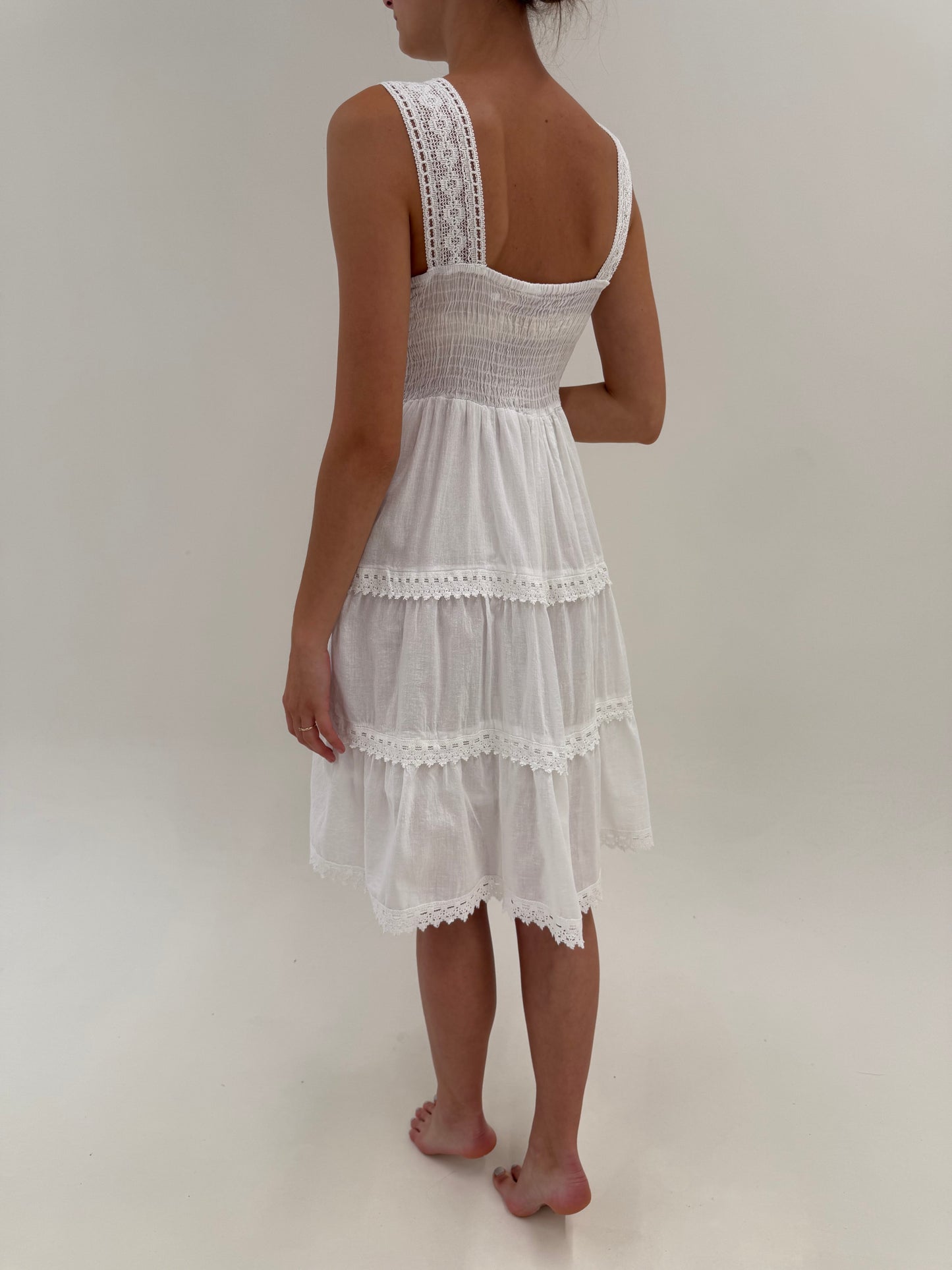 Rochie albă din cea mai moale și fină panzica de bumbac cu dantelă macrame