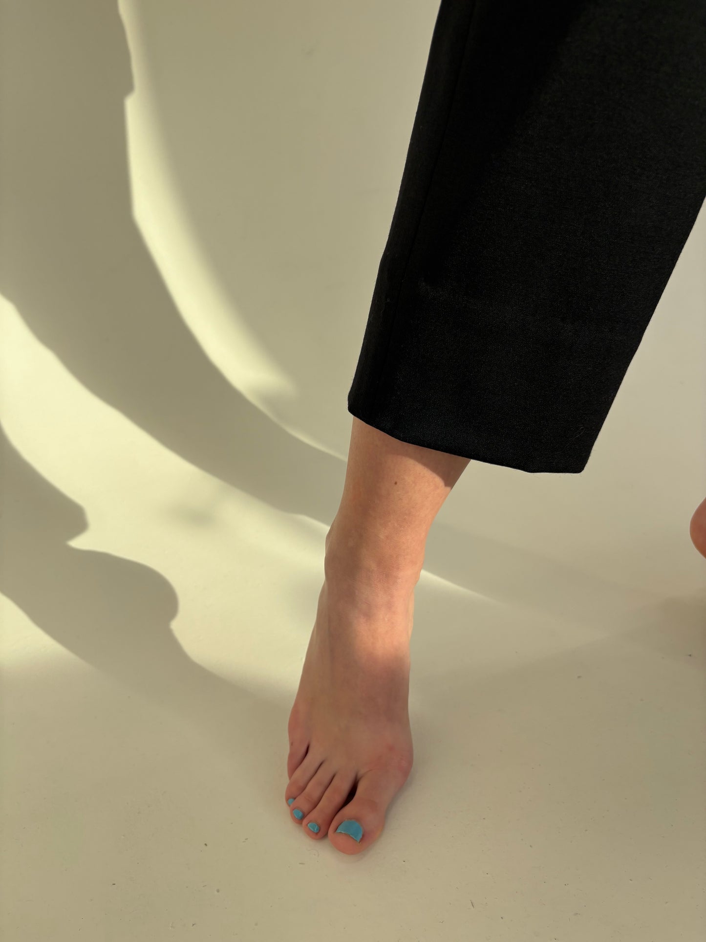 Pantaloni negri țigaretă din lana plină extrafina confort cu talie ultra înaltă