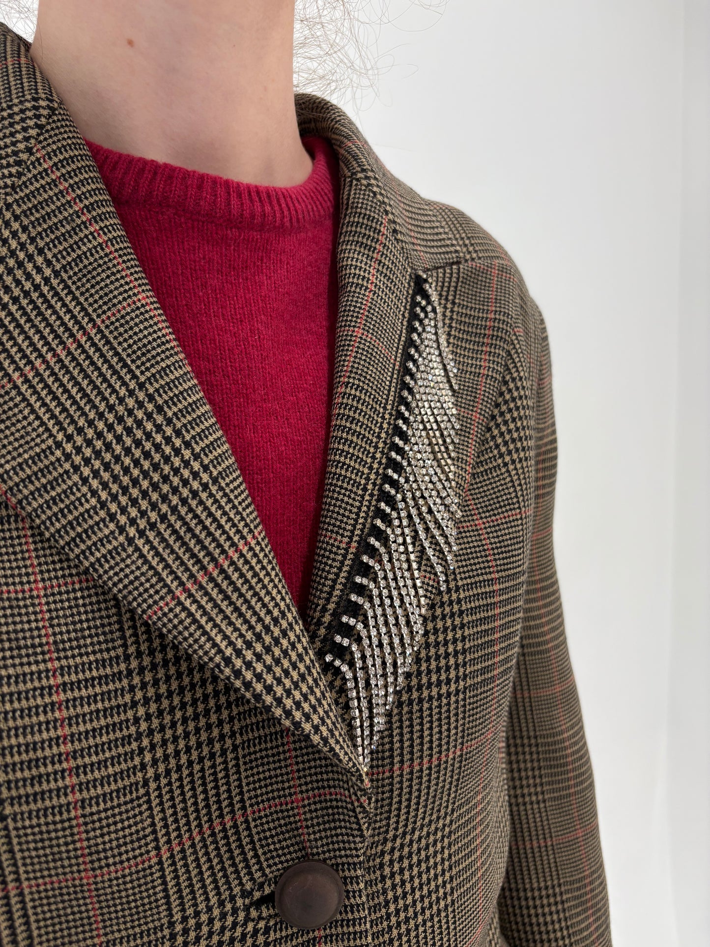 Sacou cambrat camel din lana în carouri pied de coq cu franjuri de cristale