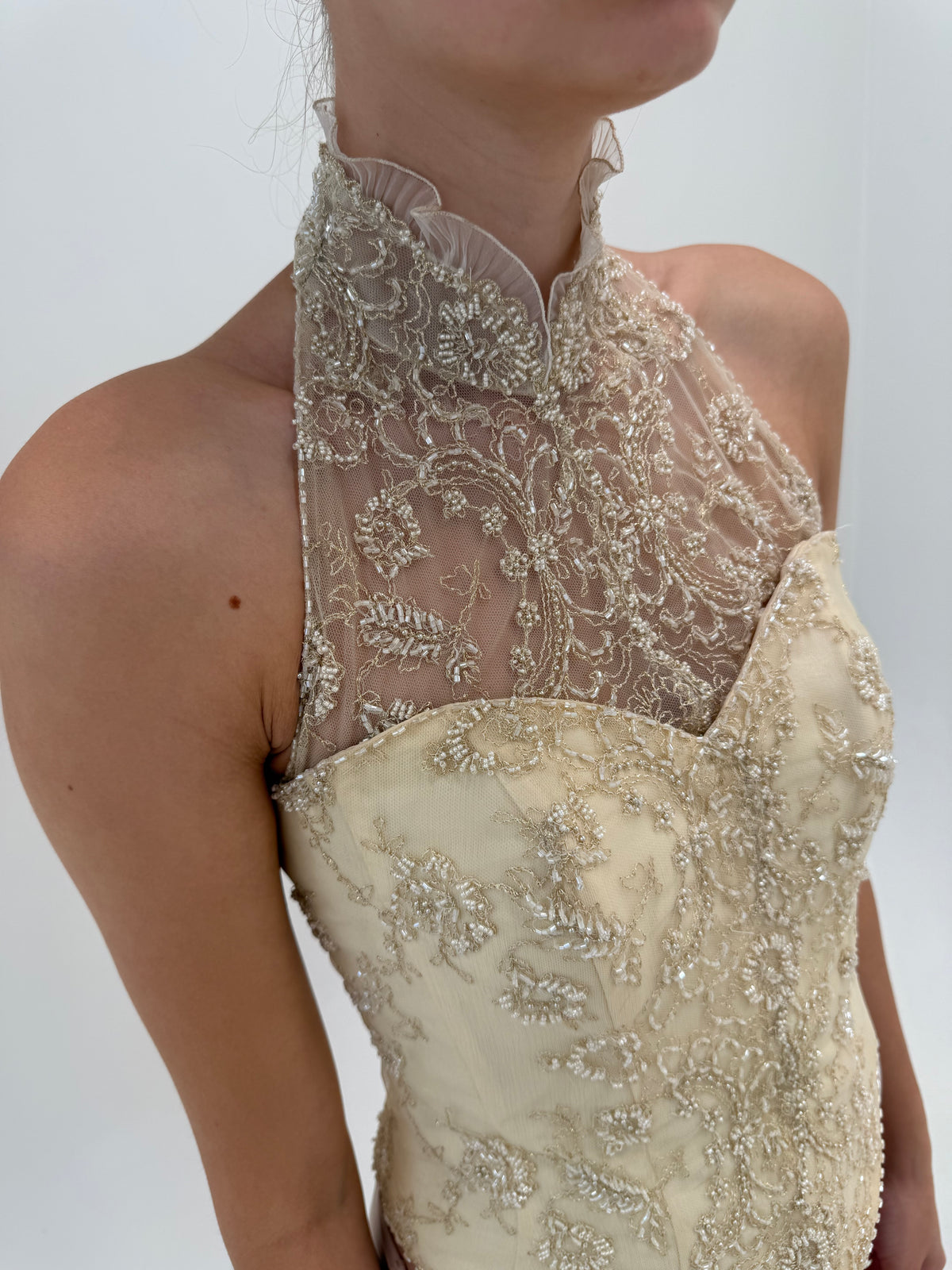 Corset bijuterie auriu pudrat cu aplicații manuale