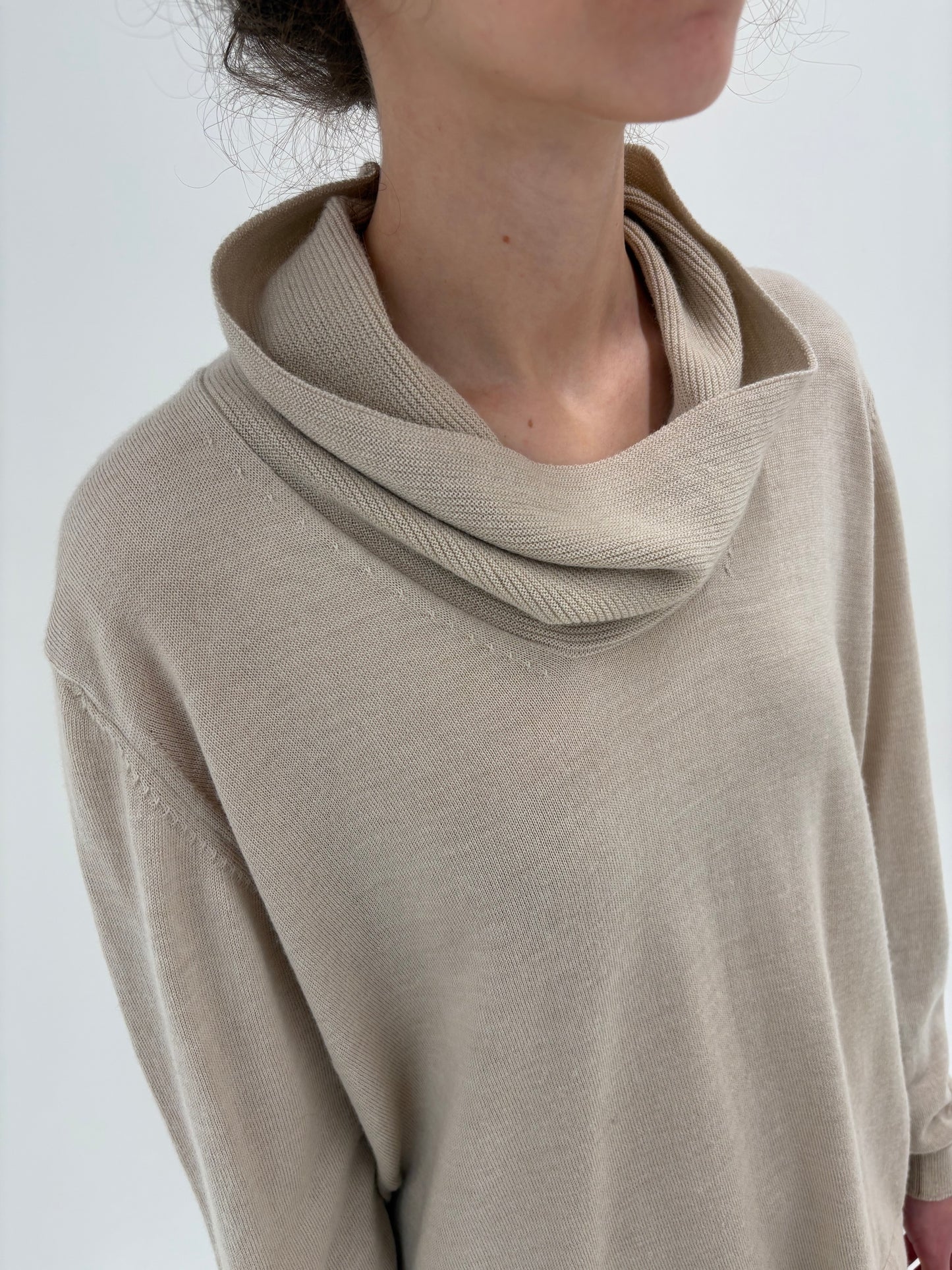 Maleta light nude cu guler sal din lana merino extrafina