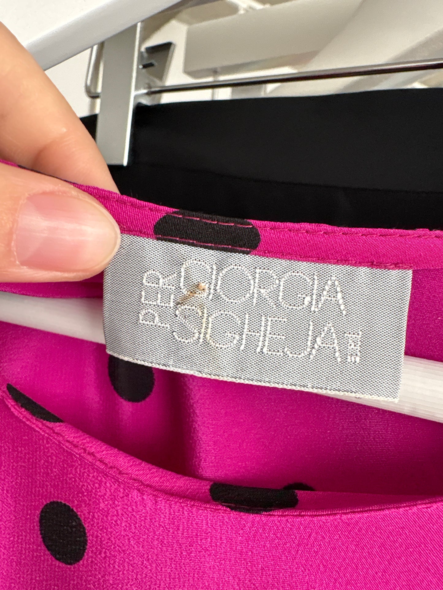 Top din mătase naturală fucsia  în croi A-line cu buline