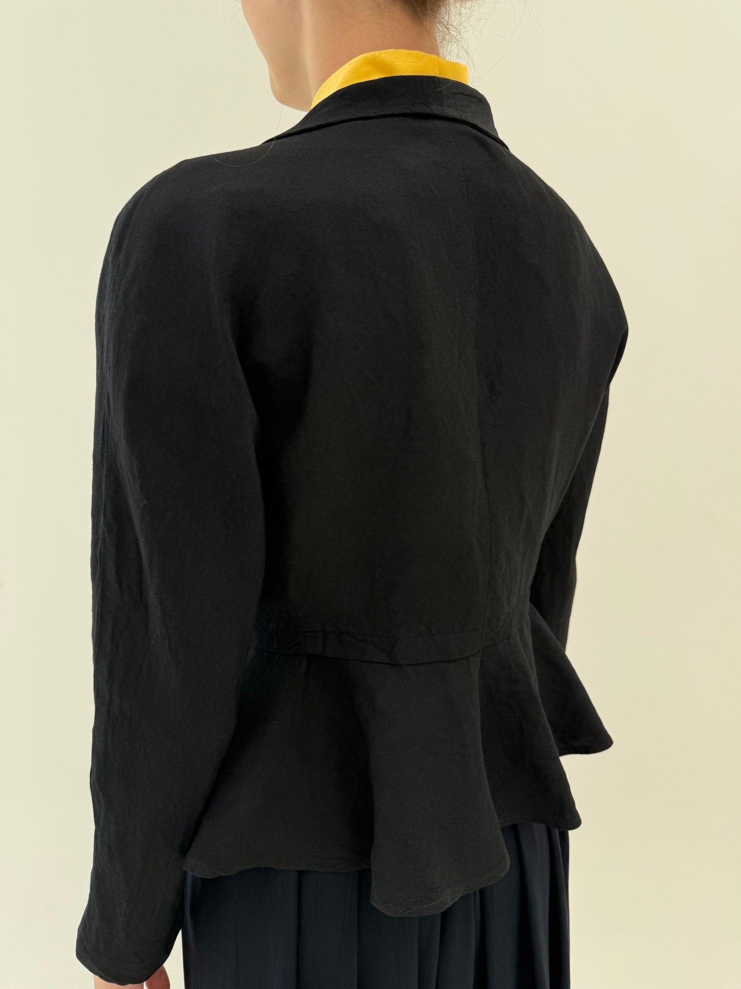Sacou vintage negru ultra cambrat cin pânză cu efect de peplum si rever chic