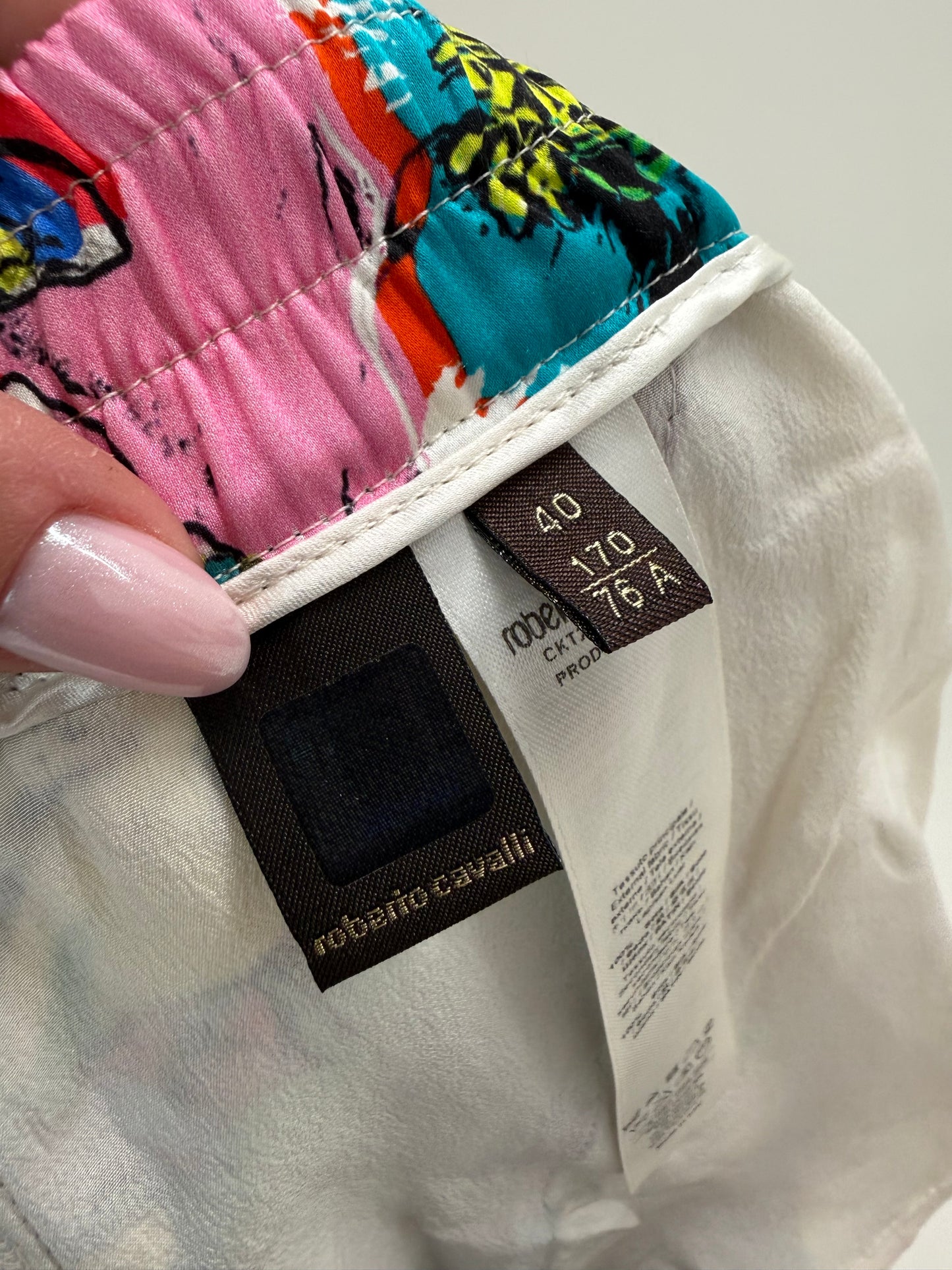 Pantaloni petite Roberto Cavalli din mătase naturală în croi clasic cu influențe casual