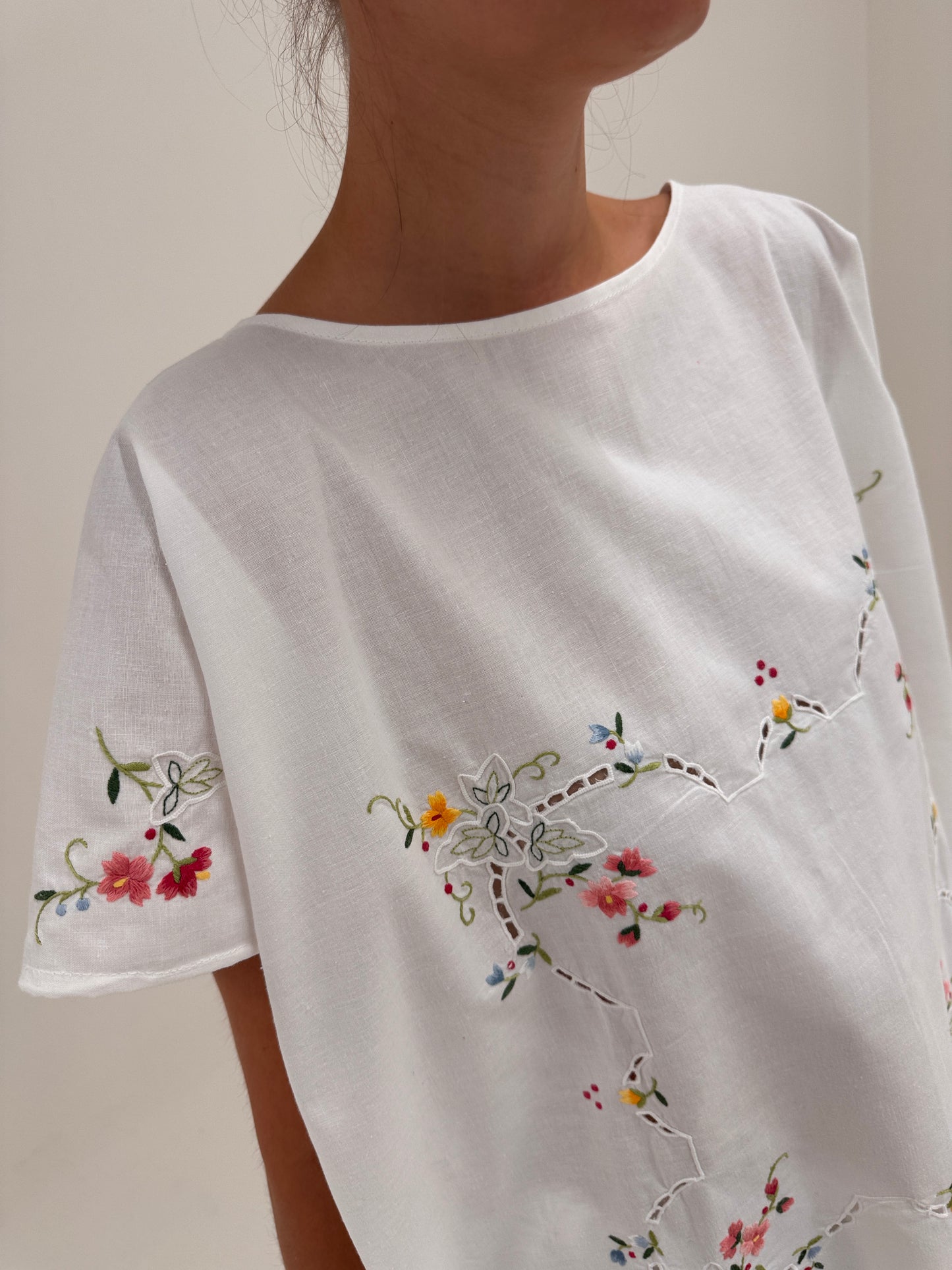 Set bijuterie din pânză excepțională de in cu broderie manuală extrem de elaborată colorată