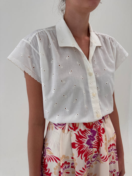 Cămașa vintage din panzica de bumbac cu broderie anglaise în croi lejer