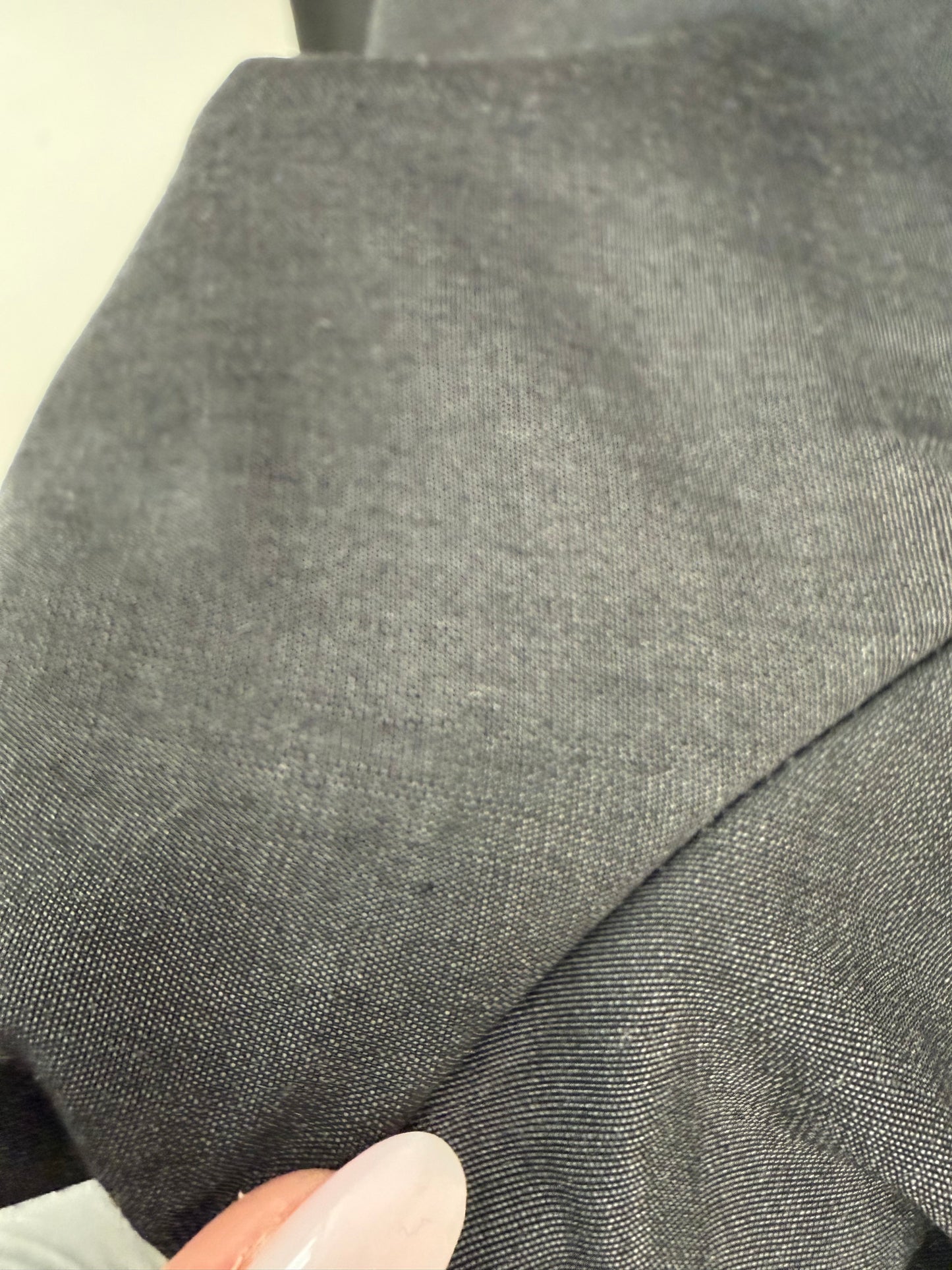 Costum business de vară din stofita excepțională lightweight în croi actual