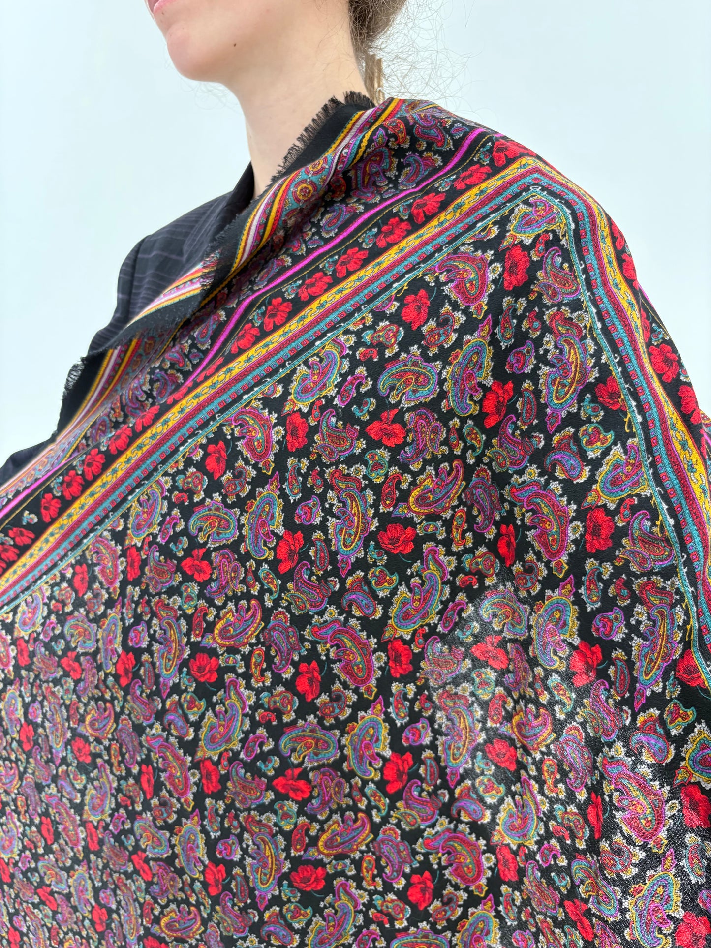 Eșarfă XXXXL din lana extrem de fină și print superb