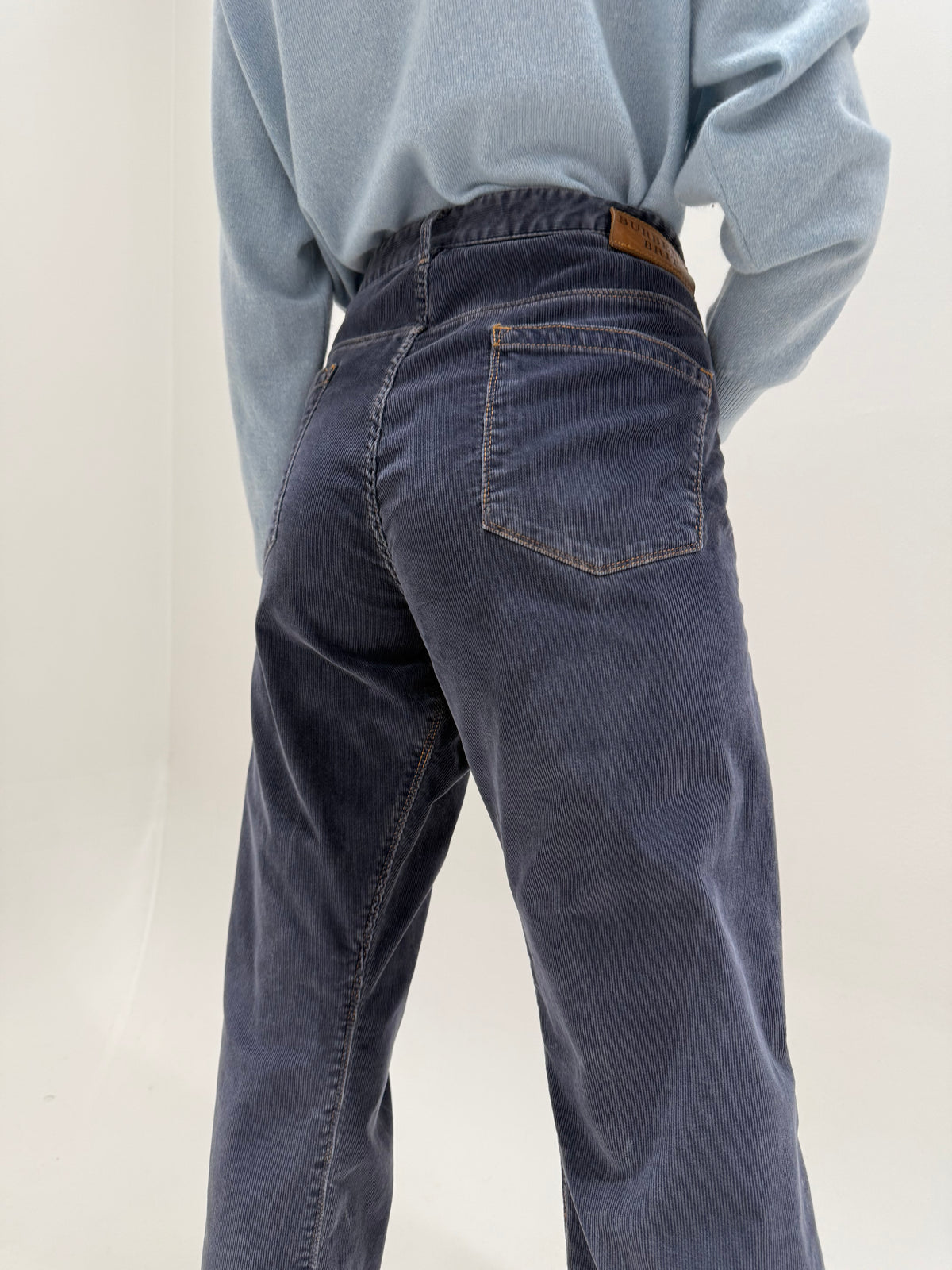 Pantaloni Burberry jeans blue din catifea raiata fin confort straight leg