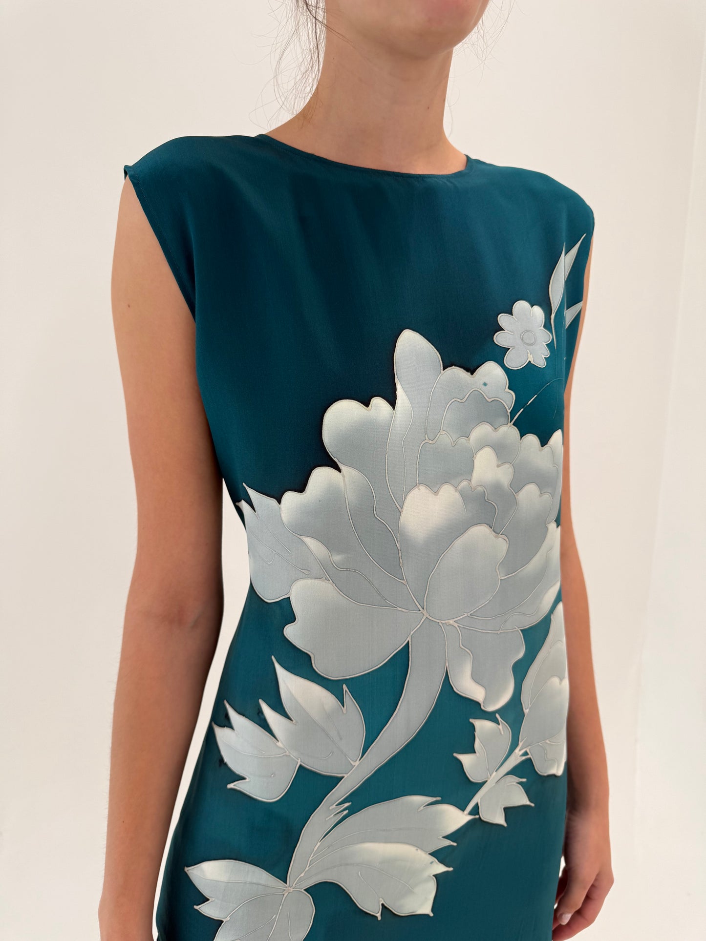 Rochie din mătase naturală ocean blue cu print floral superb în croi minimalist
