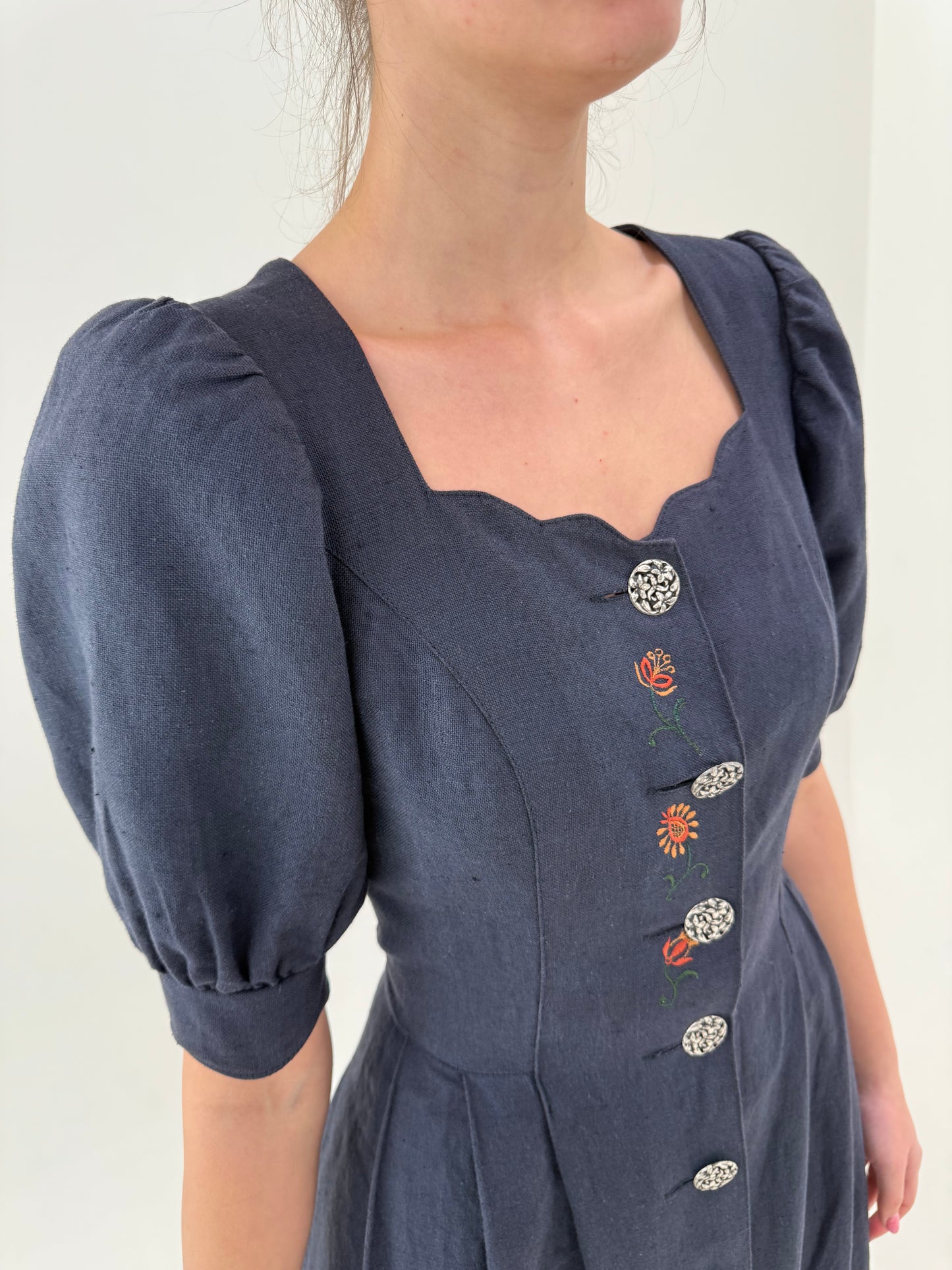 Rochie vintage maxi cu corsaj din pânză excptionala cu umeri ușor bufanți