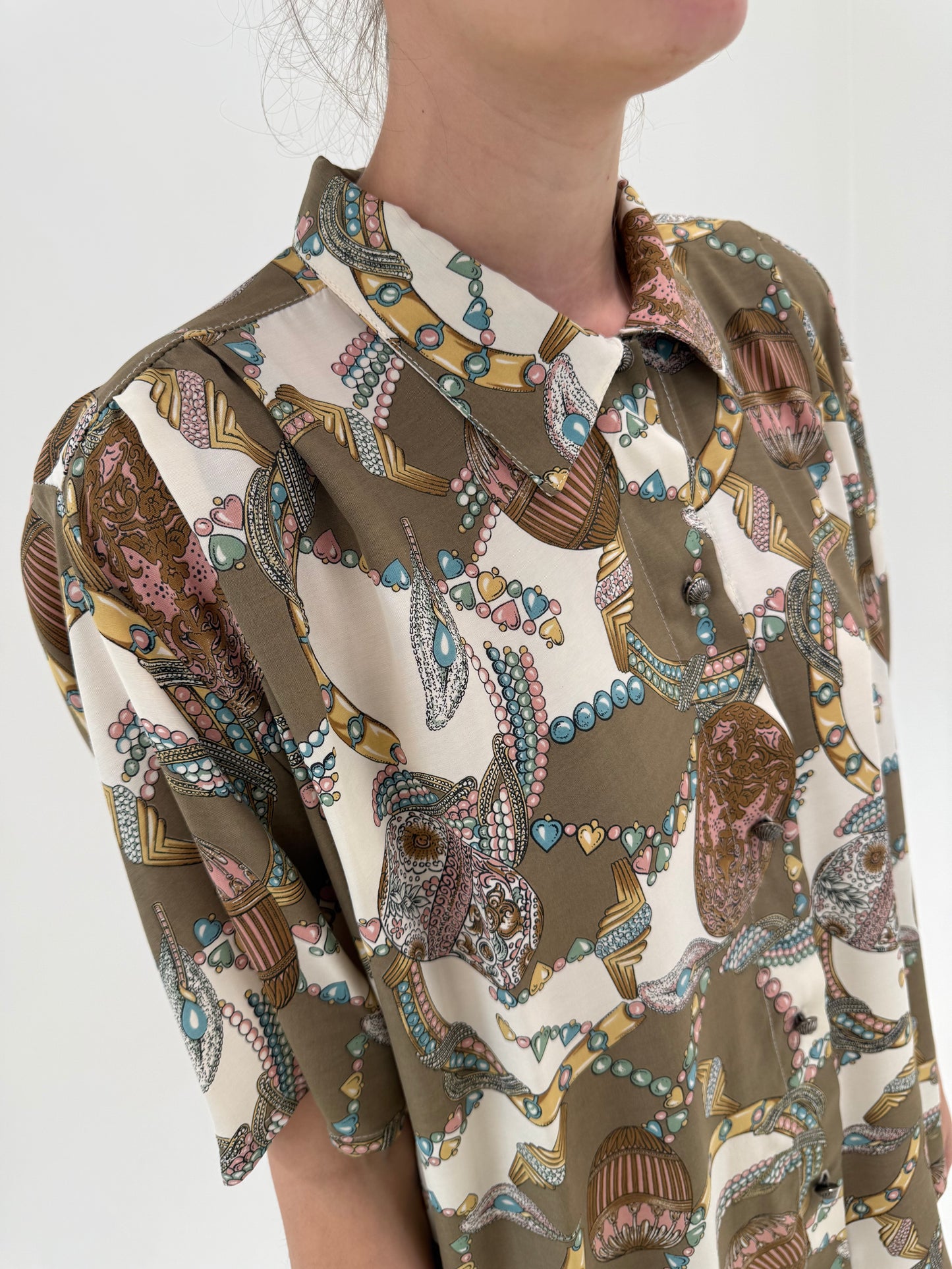 Cămașa vintage cu print baroc în croi lejer cu bust drapat