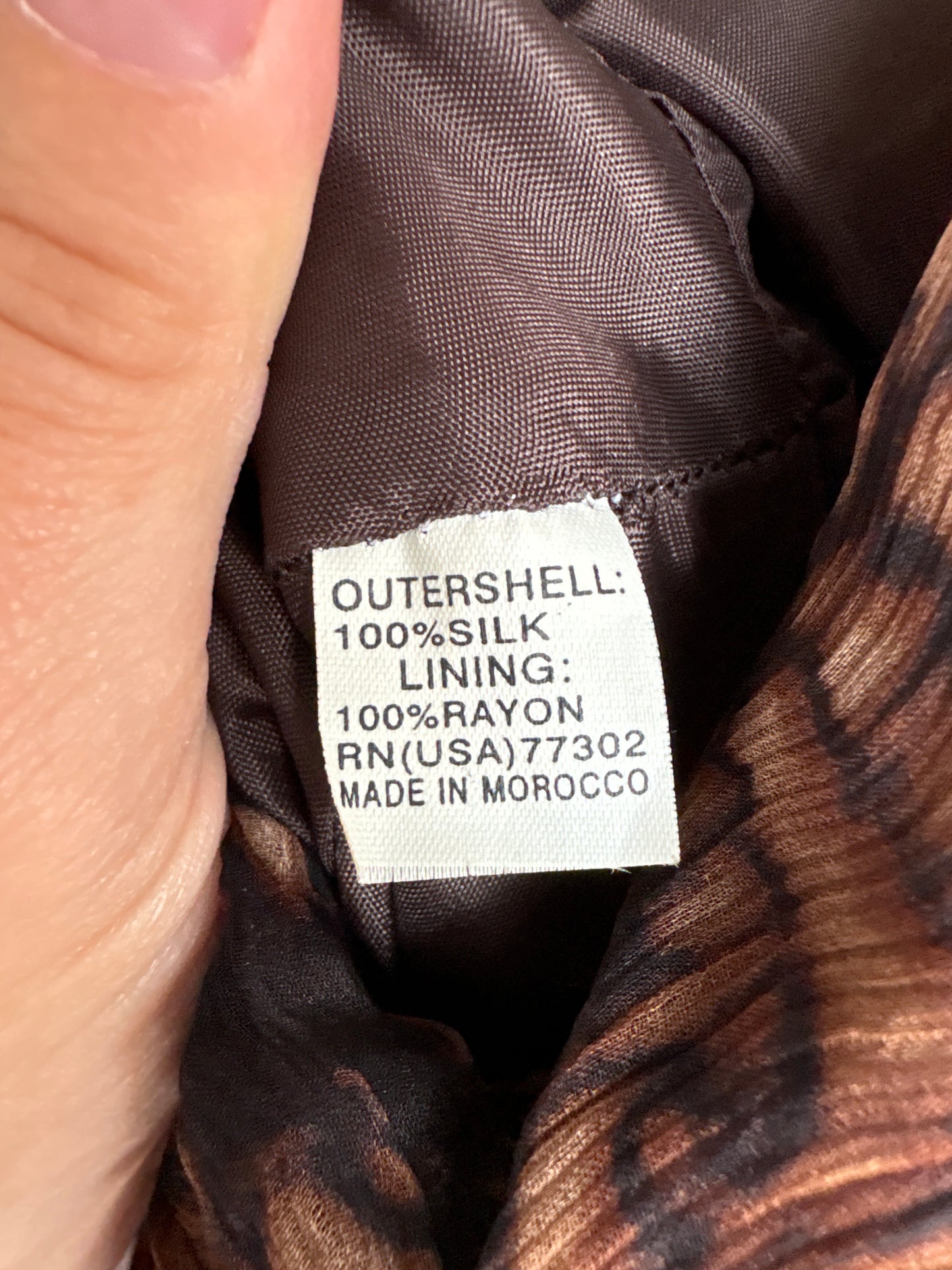 Rochie animal print din mătase naturală cu decupaj la spate în croi de ani 50 reinterpretat
