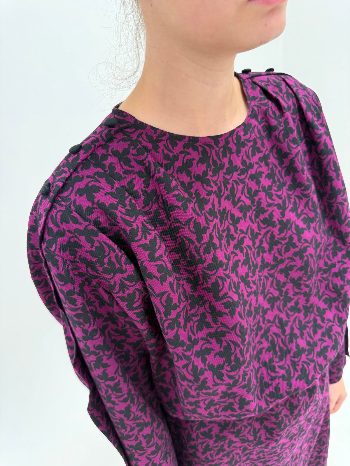Rochie dark fucsia cu prinț negru și talie ultra înaltă din lana extrafina