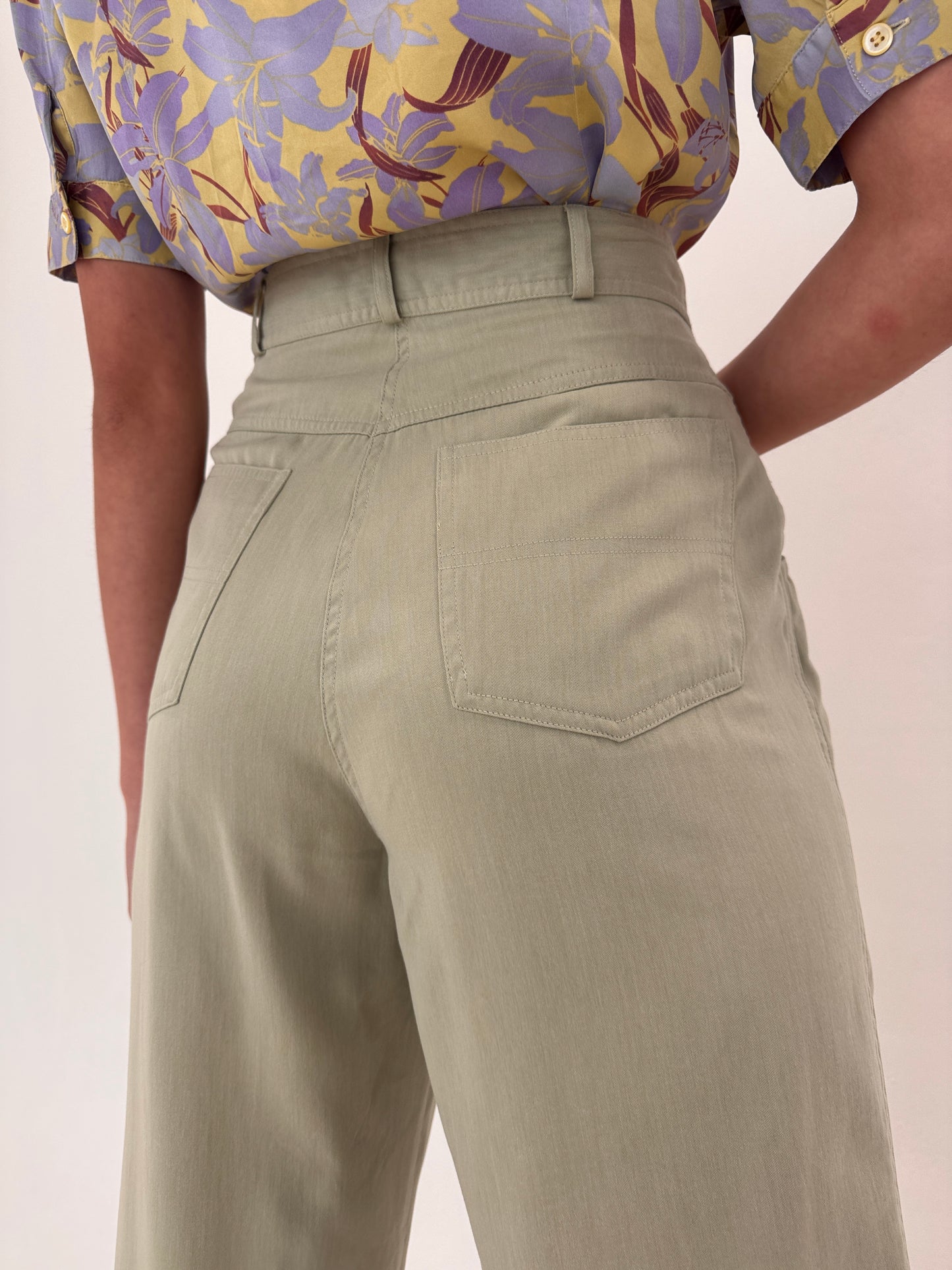 Pantaloni mom fit Sage green vintage cu talie ultra înaltă marcată