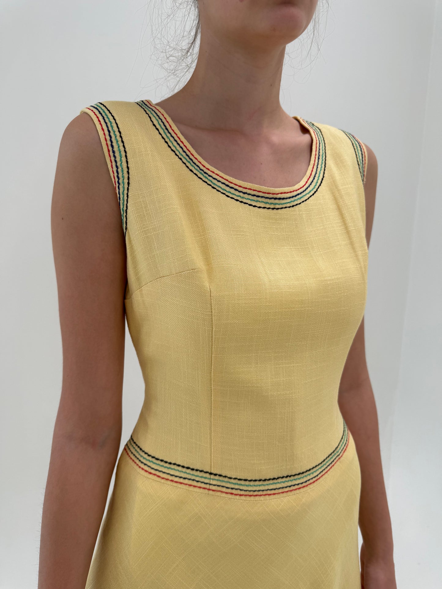 Rochie old vintage din pânză butter yellow cu talie marcată