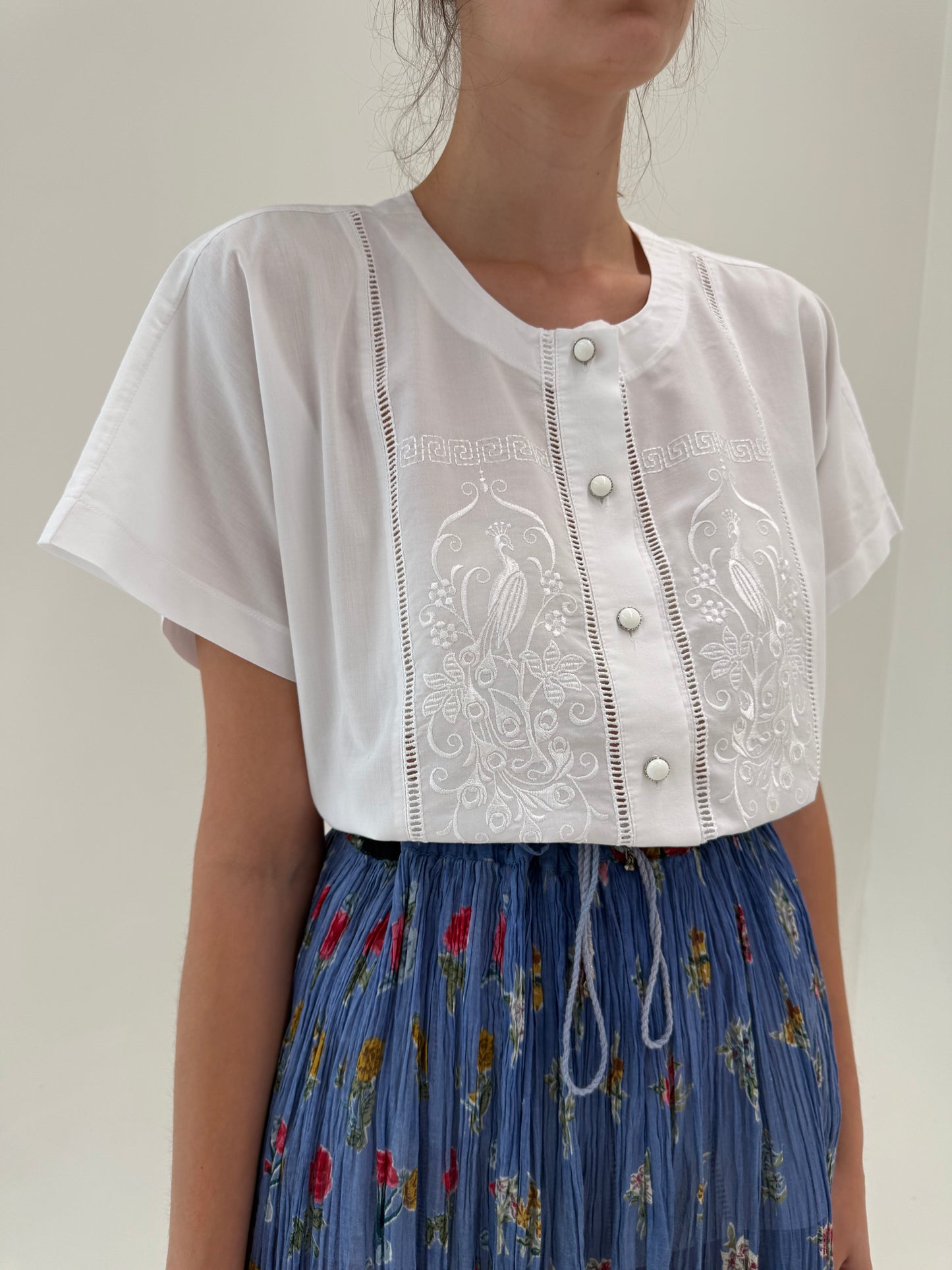 Camasa vintage cu 2 tipuri de broderie și nasturi tip perla