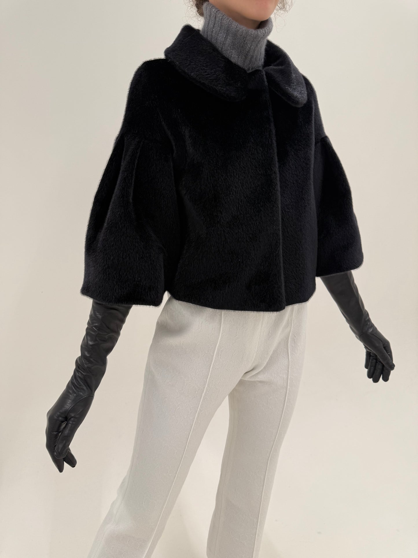 Blană neagră eco în croi stil capa