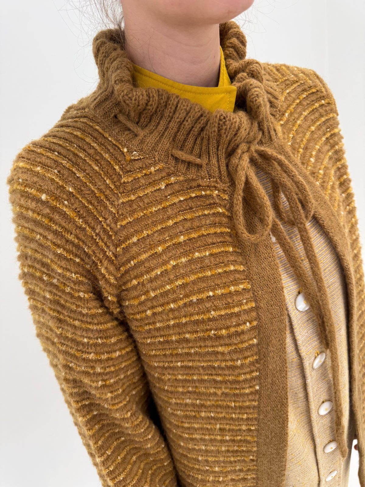Jacheta old vintage din lana texturată excepțională dark mustard cu manșete înalte