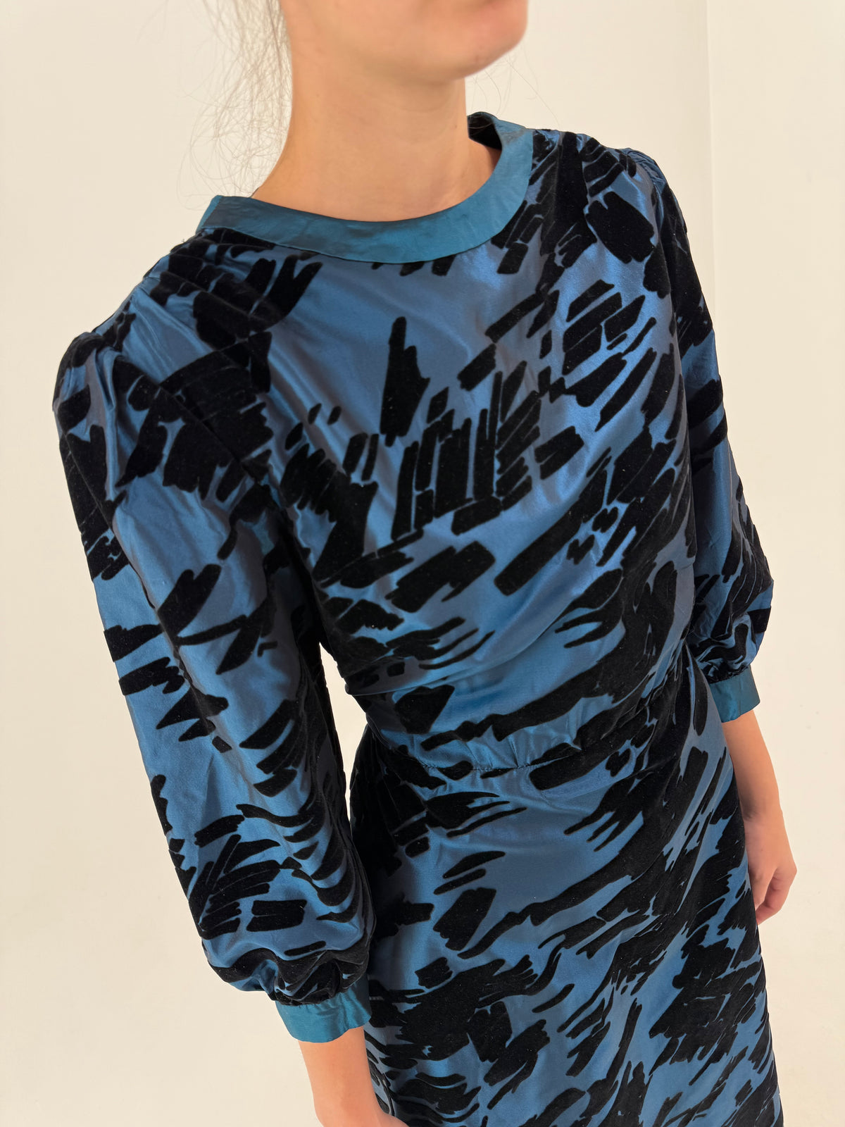 Rochie vintage din Devore midnight blue midi lung de la zi la cocktail