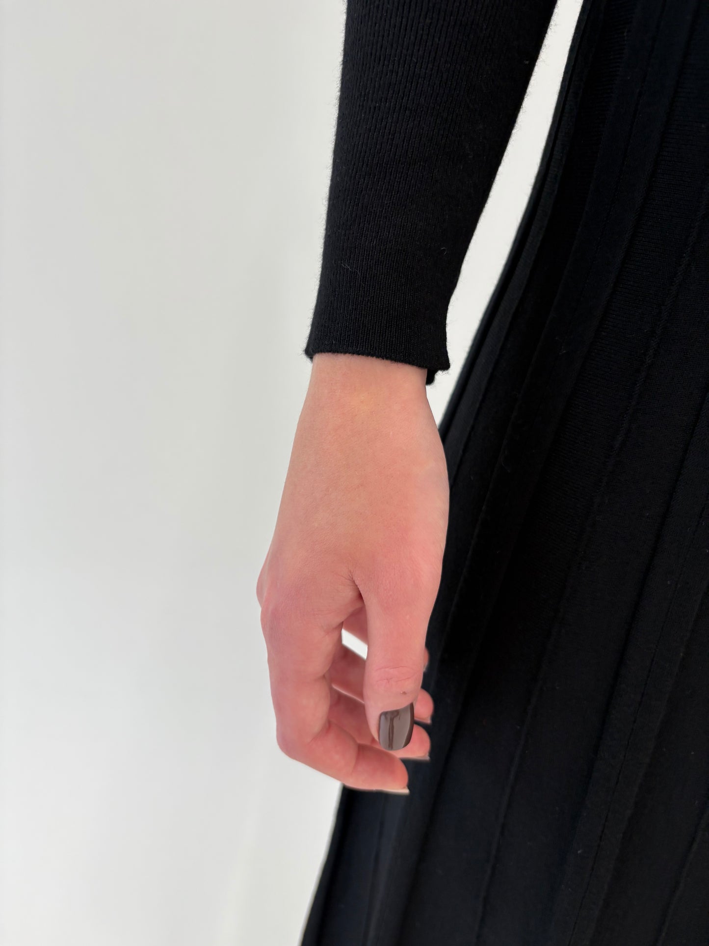 LBD tip Maleta cu guler sal din jerse cu fustă plisată