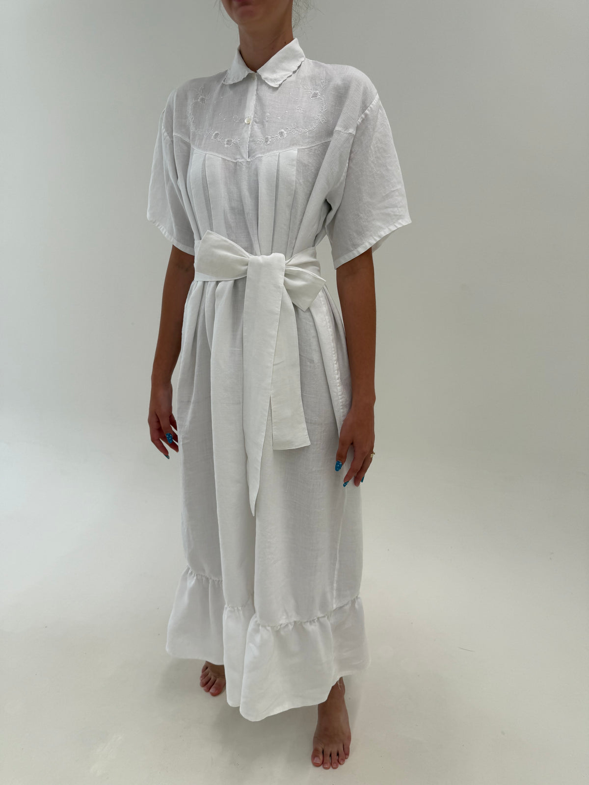 Rochie maxi bijuterie cu broderie manuală din in excepțional cu cordon propriu lat
