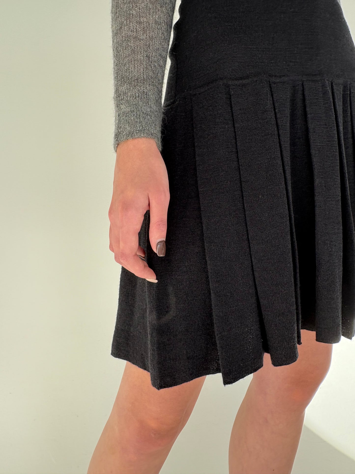 Fustă charcoal gray plisata din tricot de lana extrafina