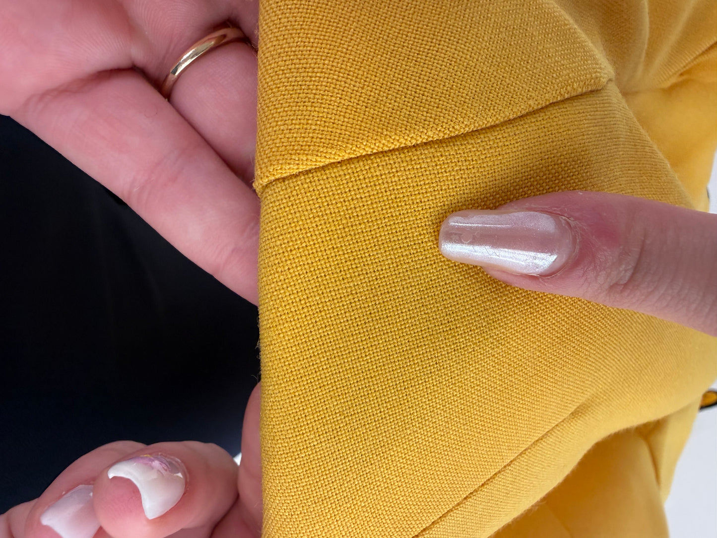 Sacou vintage în stil Prada cu paspoal negru și revere supradimensionate