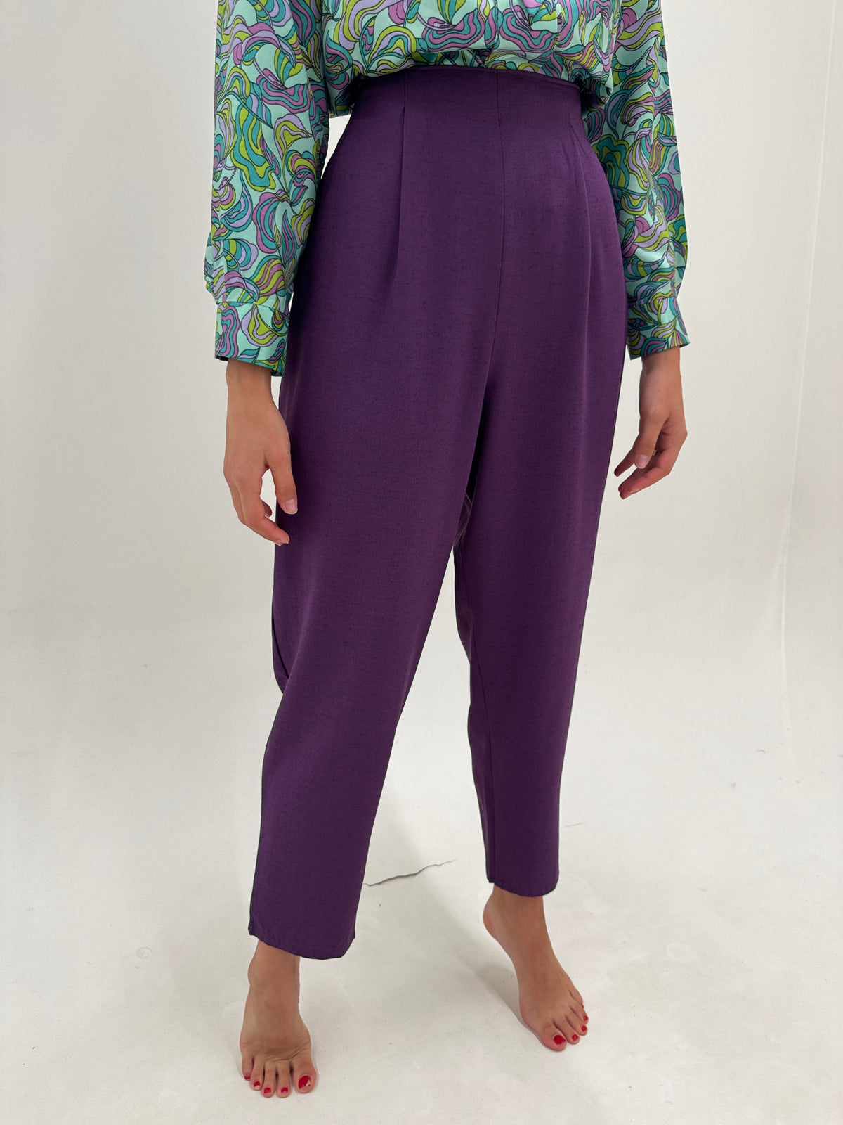 Pantaloni vintage din lana extrafina subțire în croi ultra chic cu solduri generoase