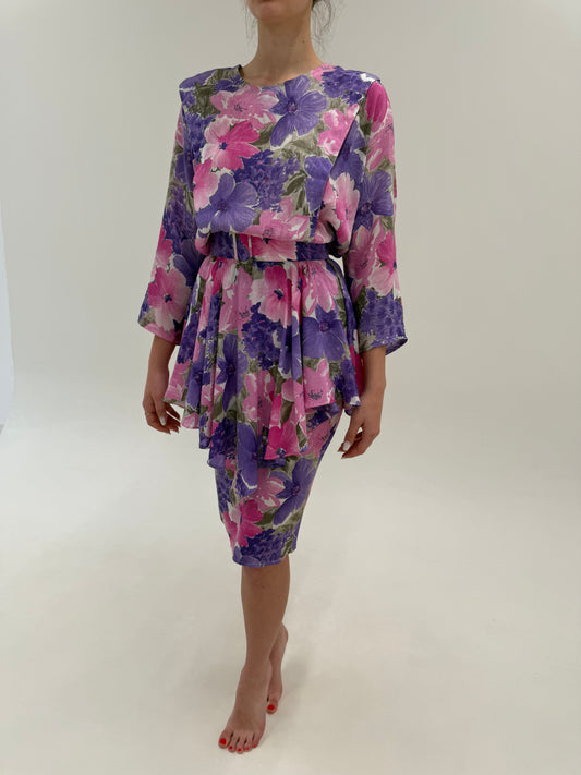 Rochie vintage cu print floral superb, talie elastică și mânecă fluture