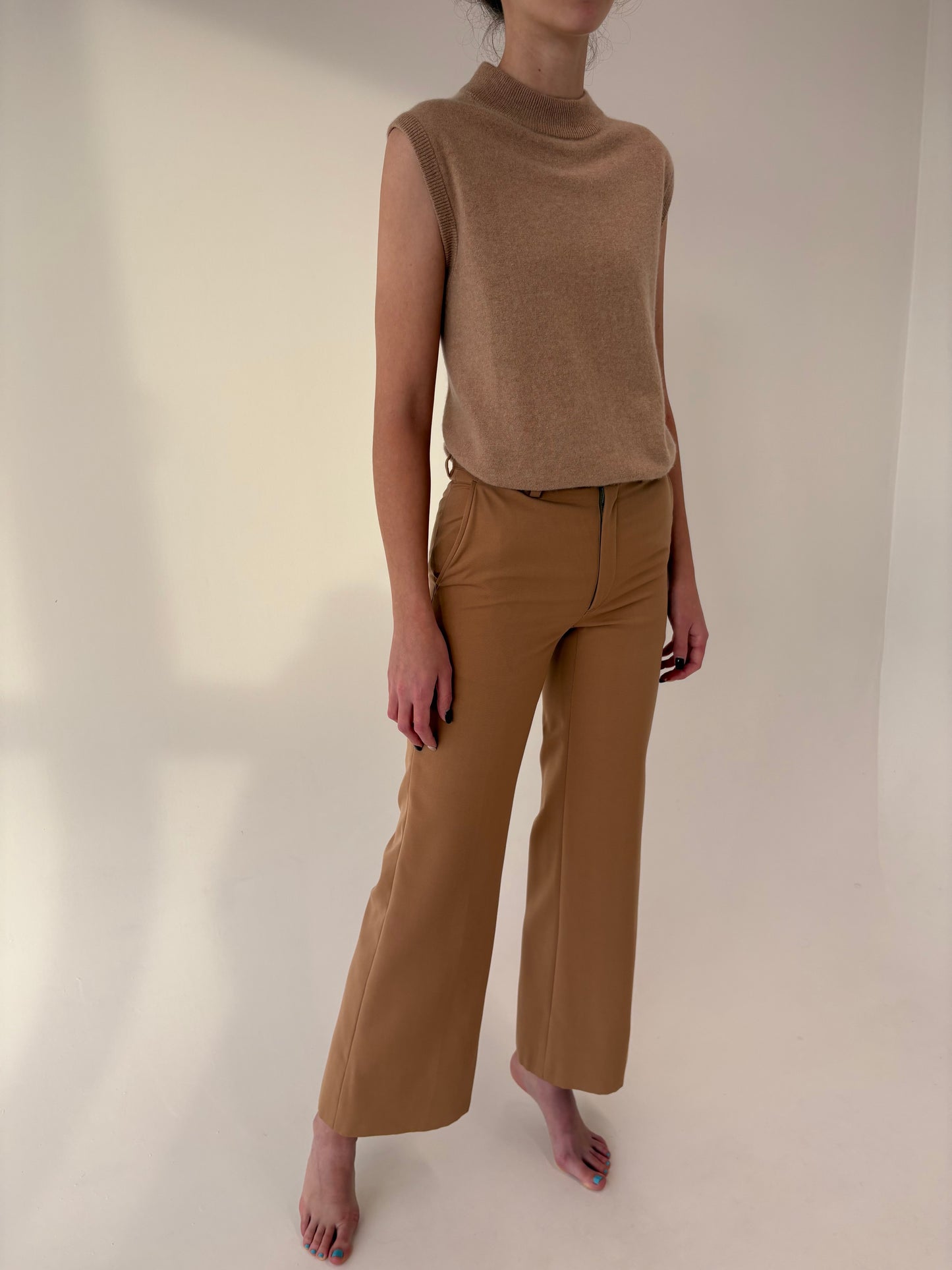 Costum camel din lana extrafina cu sacou în stil Prada si pantaloni evazați