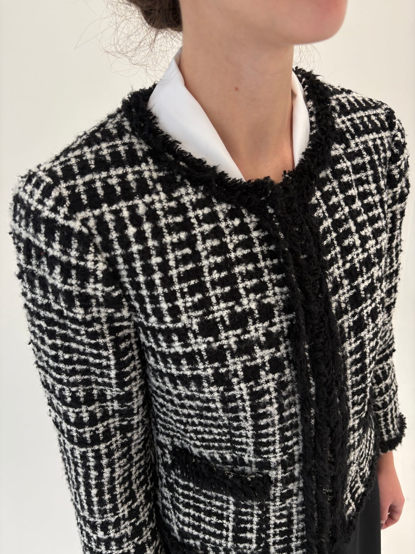 Sacou în stil Chanel din tweed plin cu print alb negru